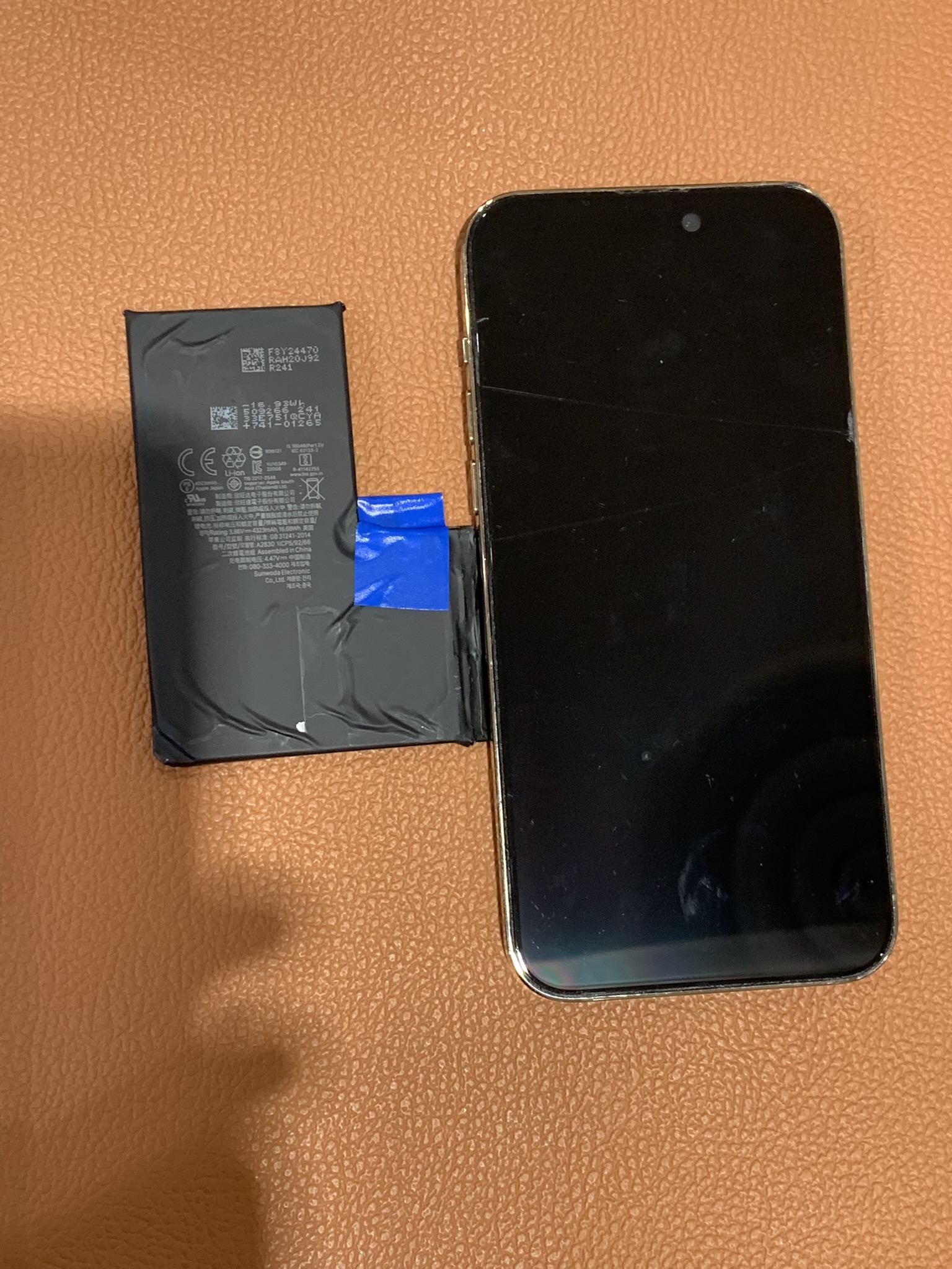 バッテリーの減りが早いiPhone14ProMax（アイフォン）のバッテリー交換承りました！！