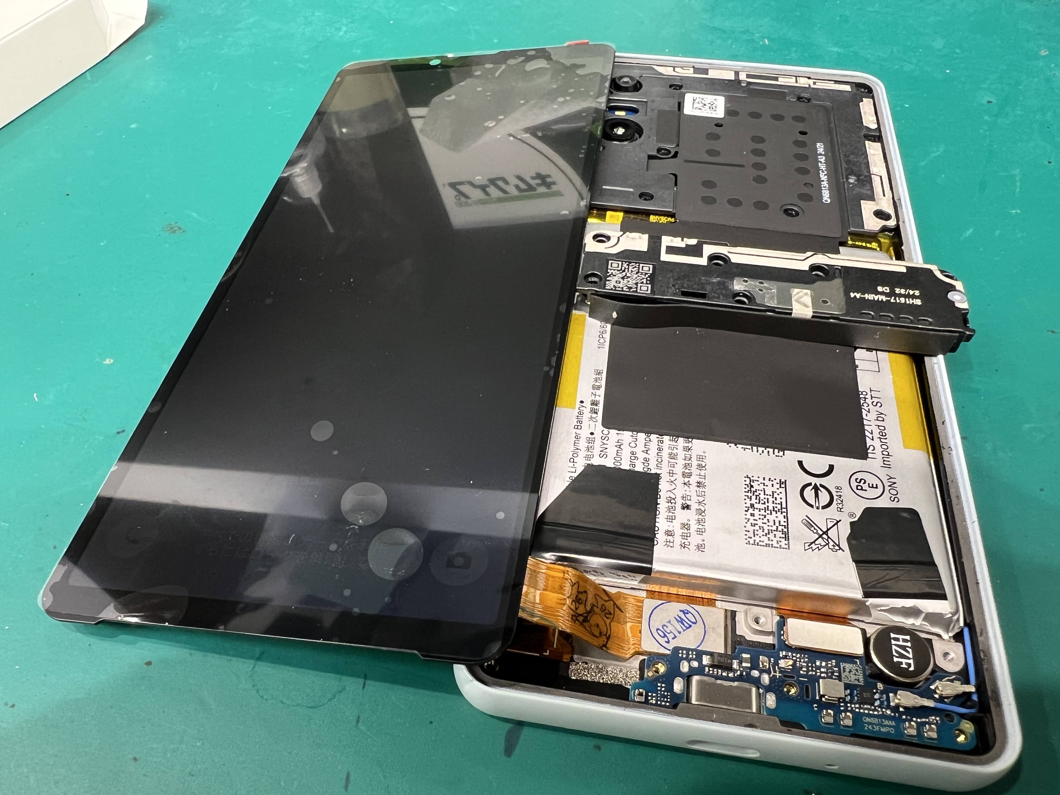 Xperia10Ⅵ 画面が映らない症状を修理｜落下による液晶破損の修理事例