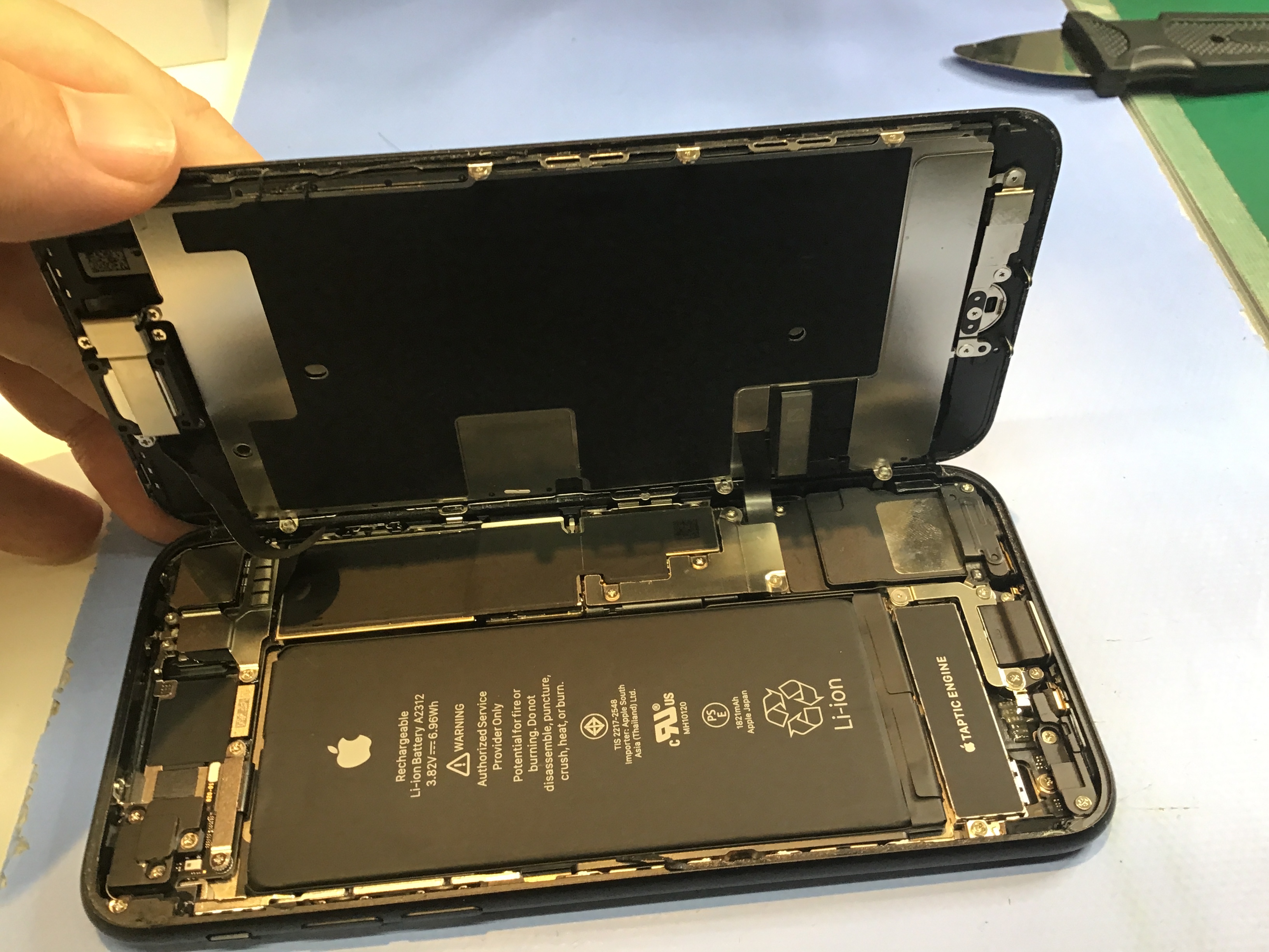 iPhoneSE2のバッテリー交換は、データそのまま・即日修理のスマホ修理工房京王聖蹟桜ヶ丘ショッピングセンターB館店へ！