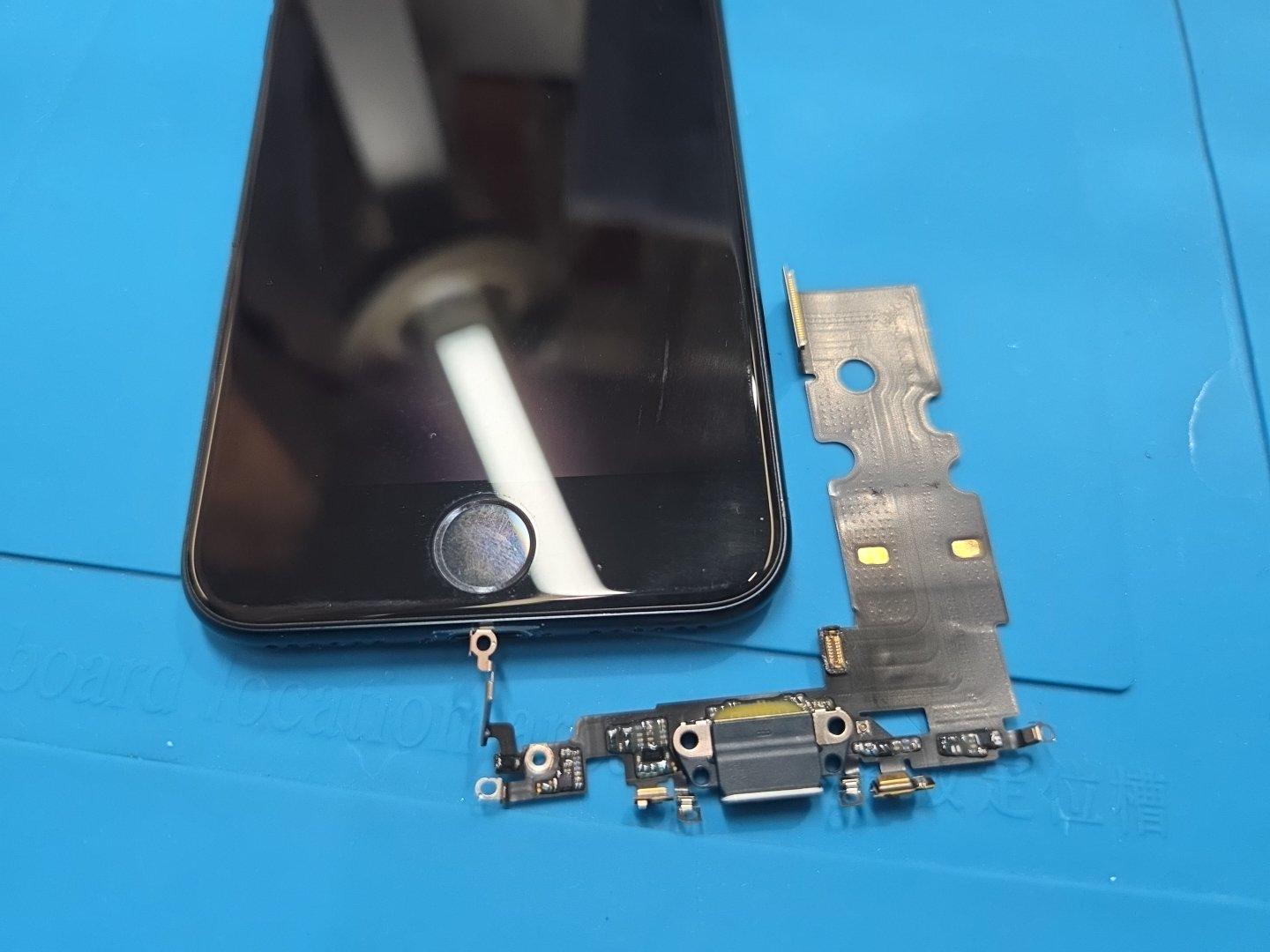 iPhoneSE3のコネクタ交換は、データそのまま・即日修理の「スマホ修理 