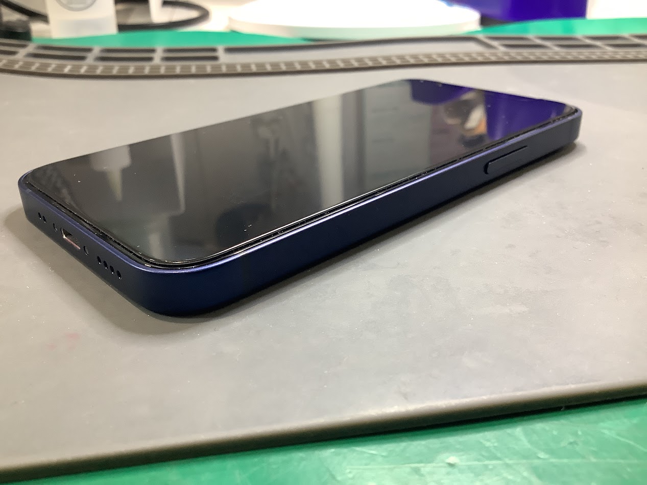 iPhone14の画面交換ならデータをそのまま・最短即日修理のスマホ修理工房ラザウォーク甲斐双葉店へ