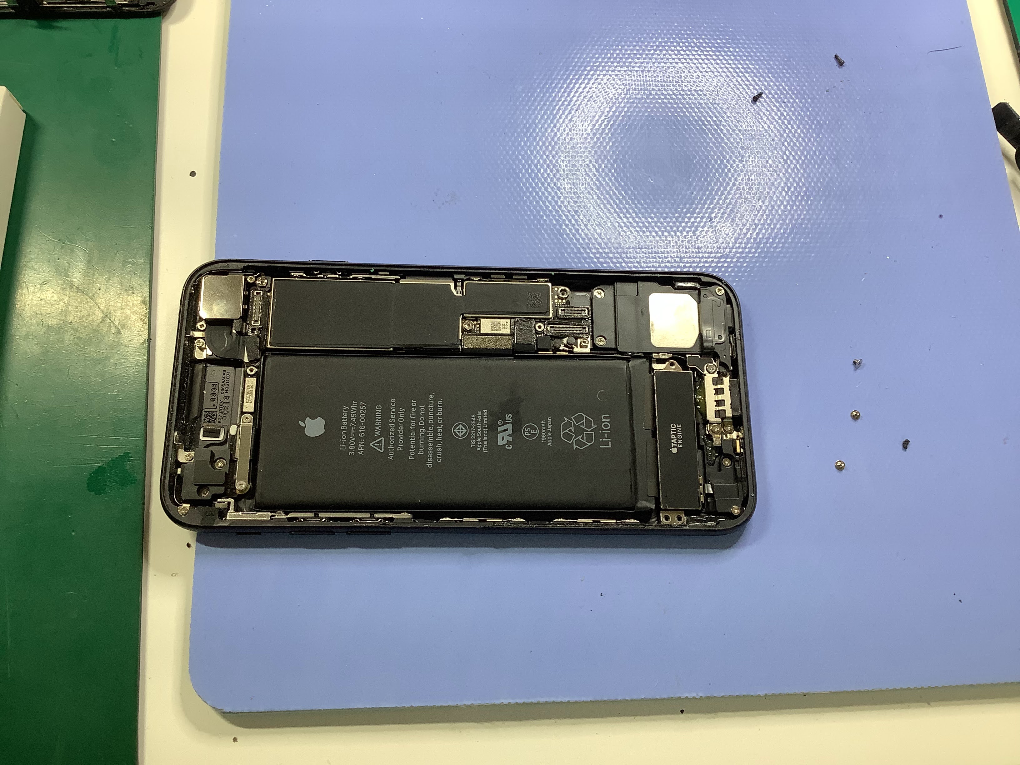 iPhoneSE2ならデータをそのまま・最短即日修理のスマホ修理工房秋津店にご相談ください！