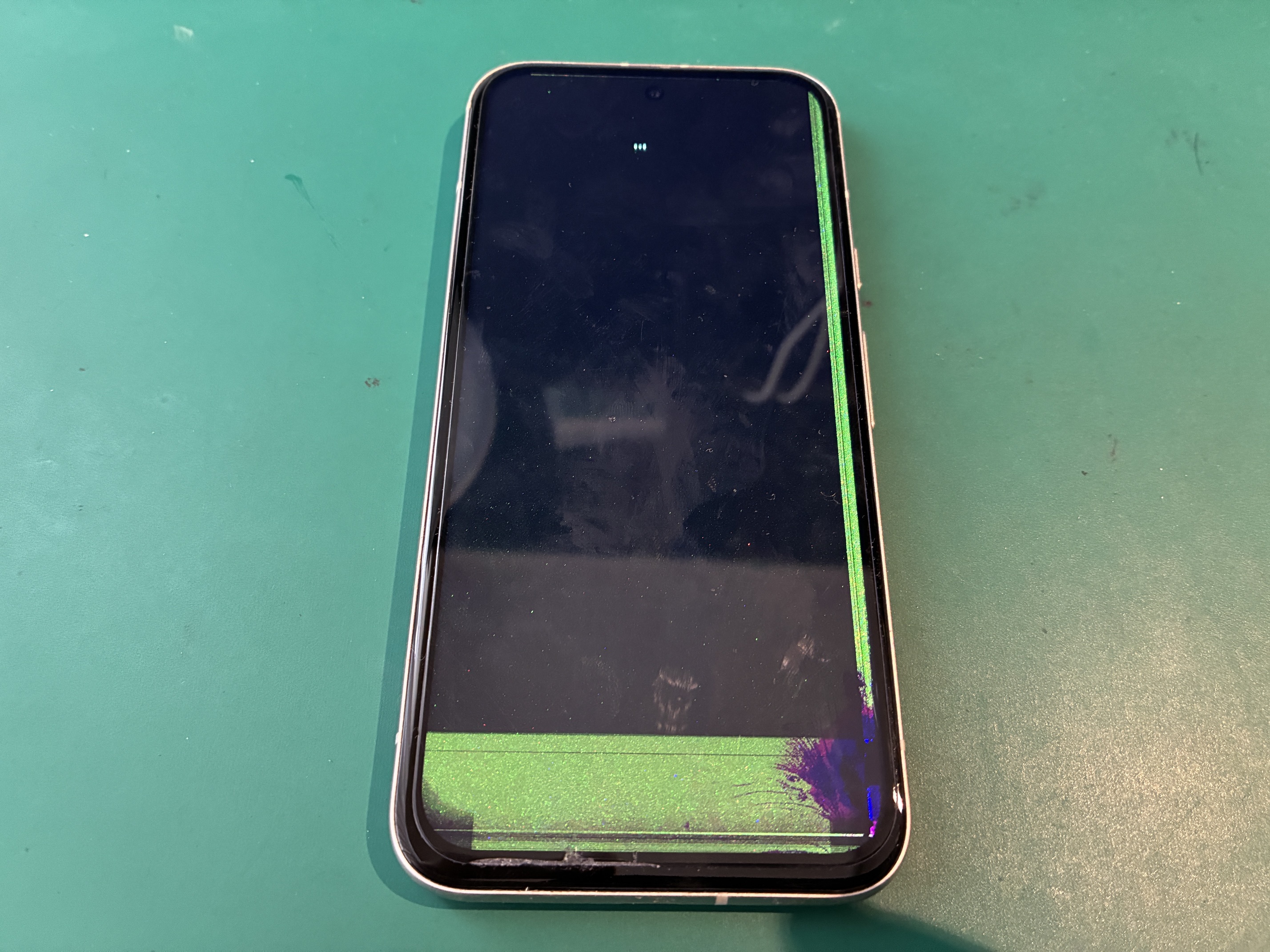 神戸市からお越しのお客様よりPixel8aの画面交換をご依頼いただきました！