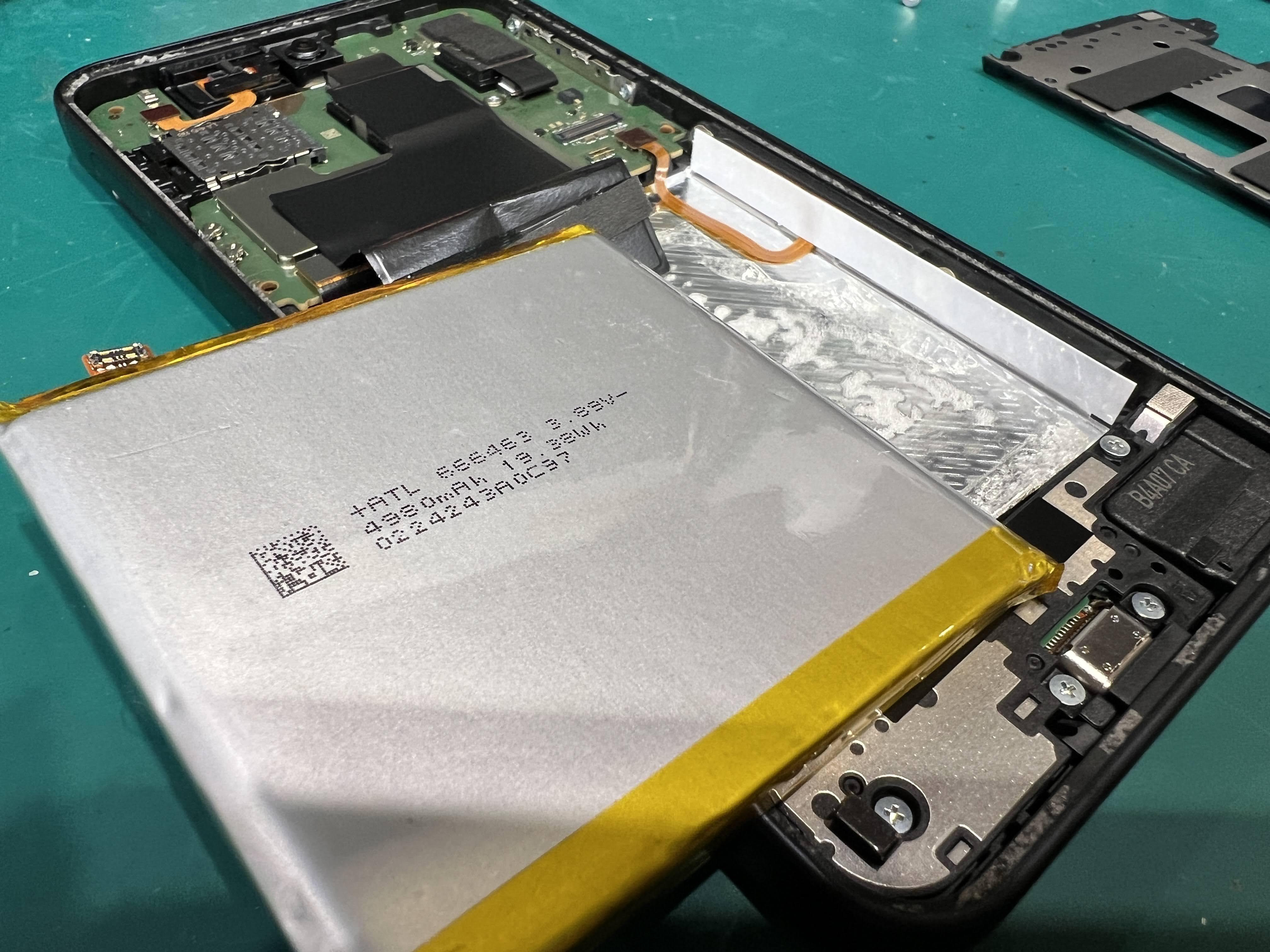 AQUOS Sense9 バッテリー劣化で電池持ちが悪い症状を修理｜電池交換で改善