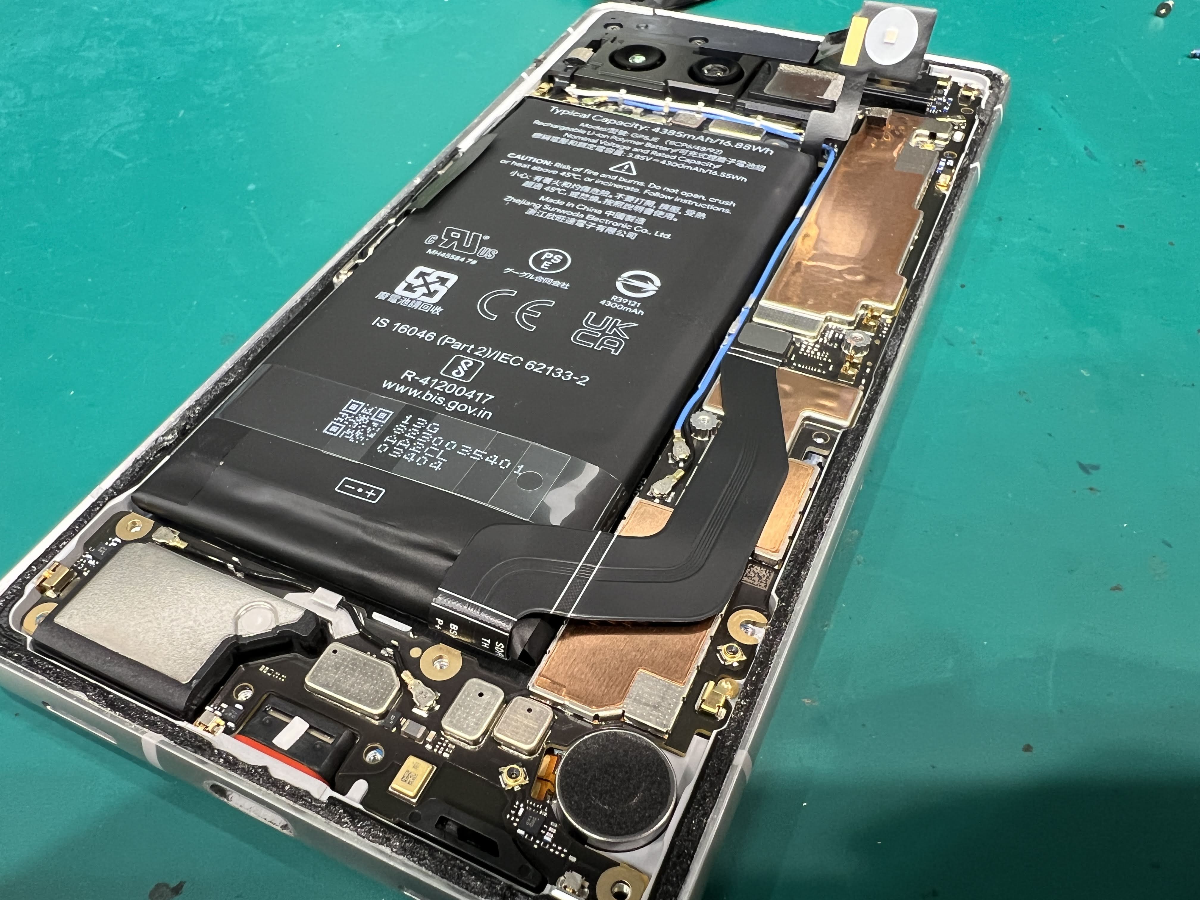 Pixel7a バッテリー膨張で背面浮き｜放置NGの危険症状を即日修理