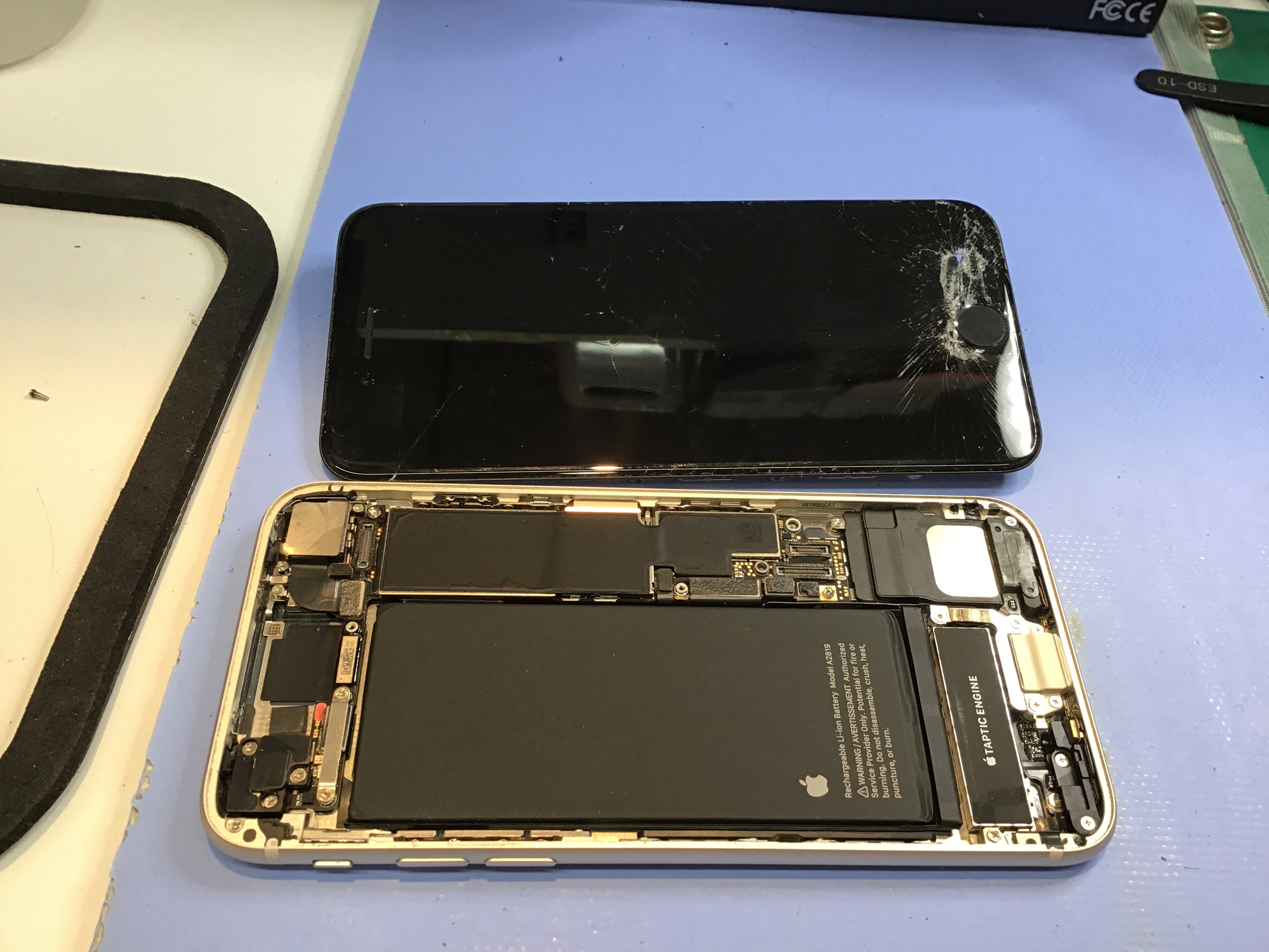 iPhoneSE3の液晶交換は、データそのまま・即日修理のスマホ修理工房京王聖蹟桜ヶ丘ショッピングセンターB館店へ！