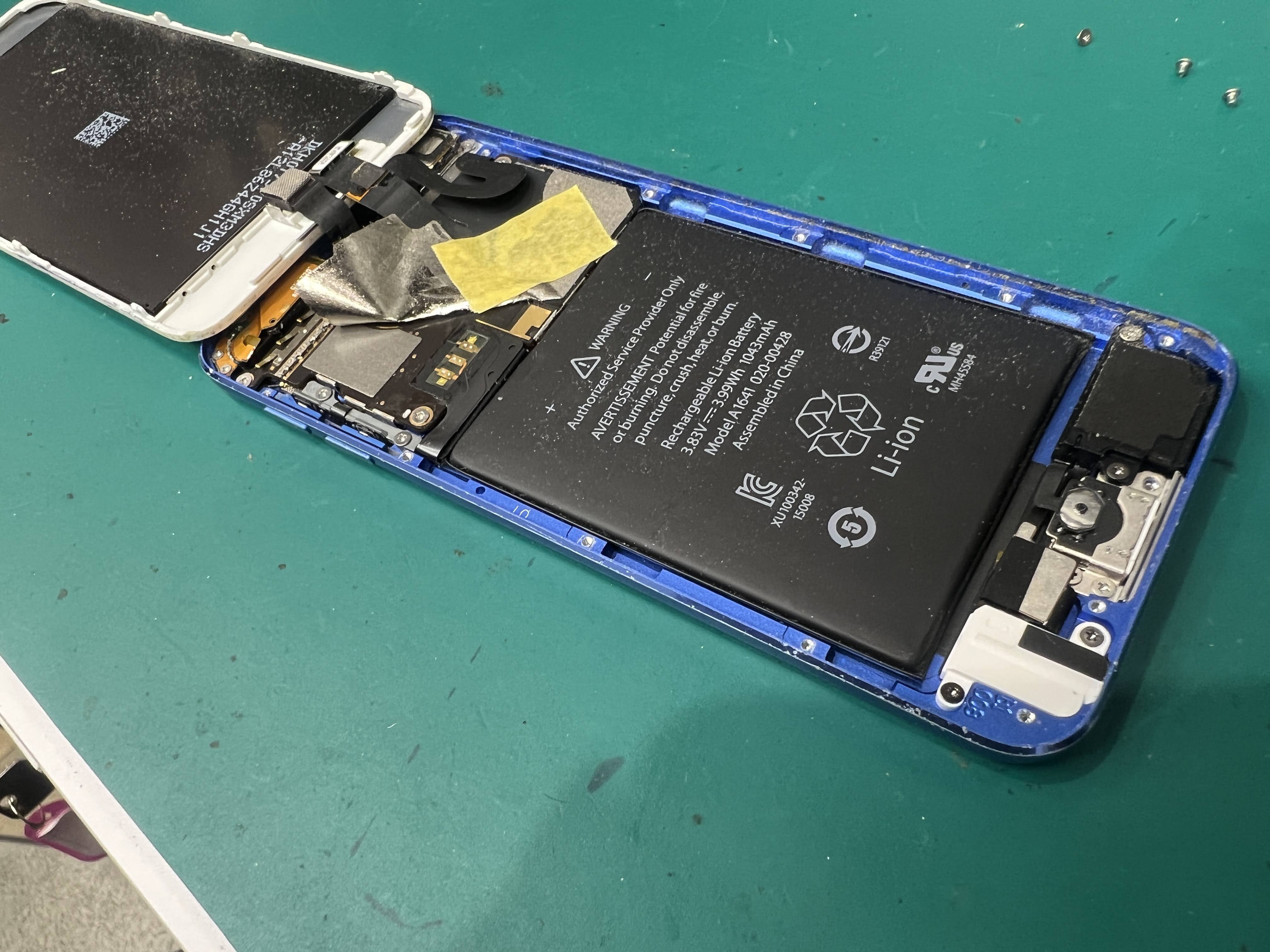 iPod touch7 バッテリー膨張で背面浮き｜危険な状態をバッテリー交換で改善
