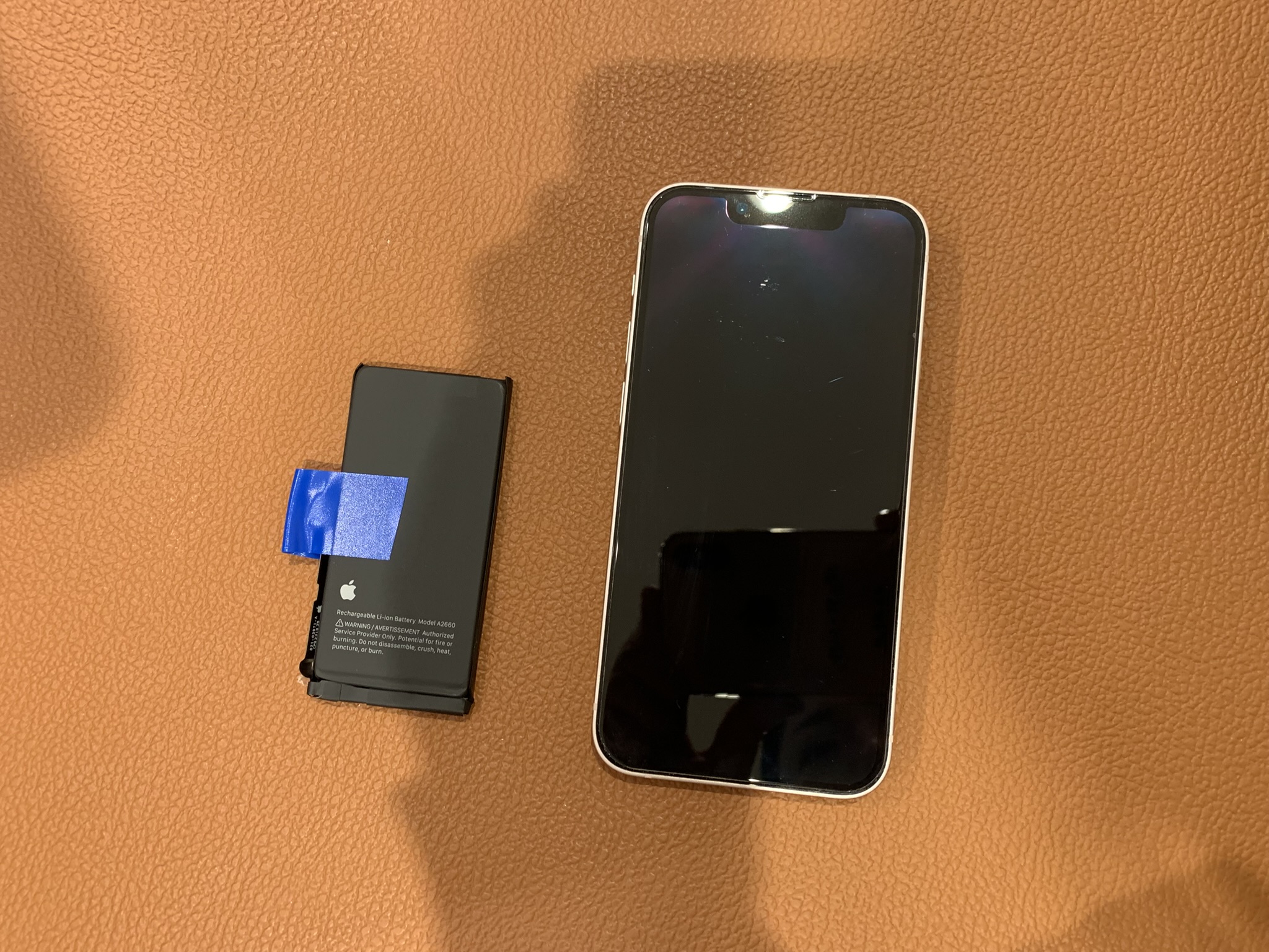 バッテリーの減りが早いiPhone13mini（アイフォン）のバッテリー交換承りました！！
