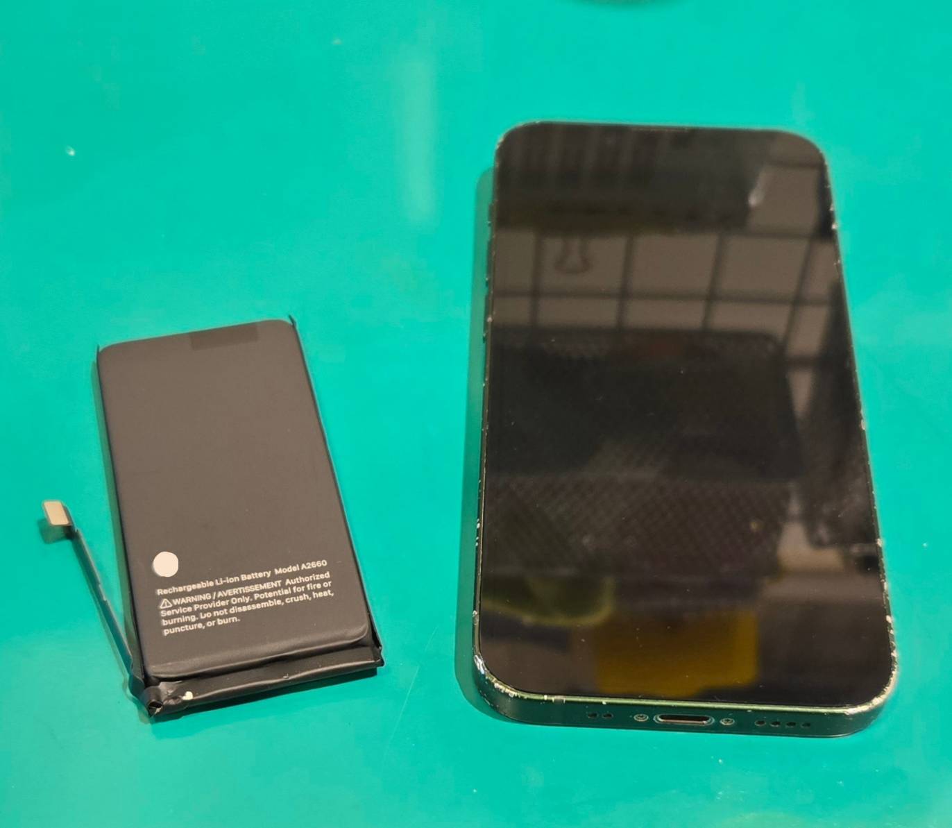 iPhone 12miniの電池持ち改善！バッテリー交換で快適に🔋✨【スマホ修理工房京王アートマン店】