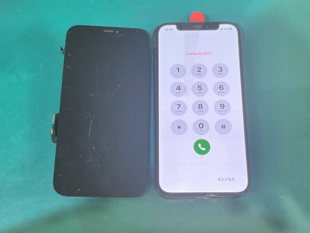左に画面割れで操作不能のiPhone12、右に修理後で正常表示された状態の比較