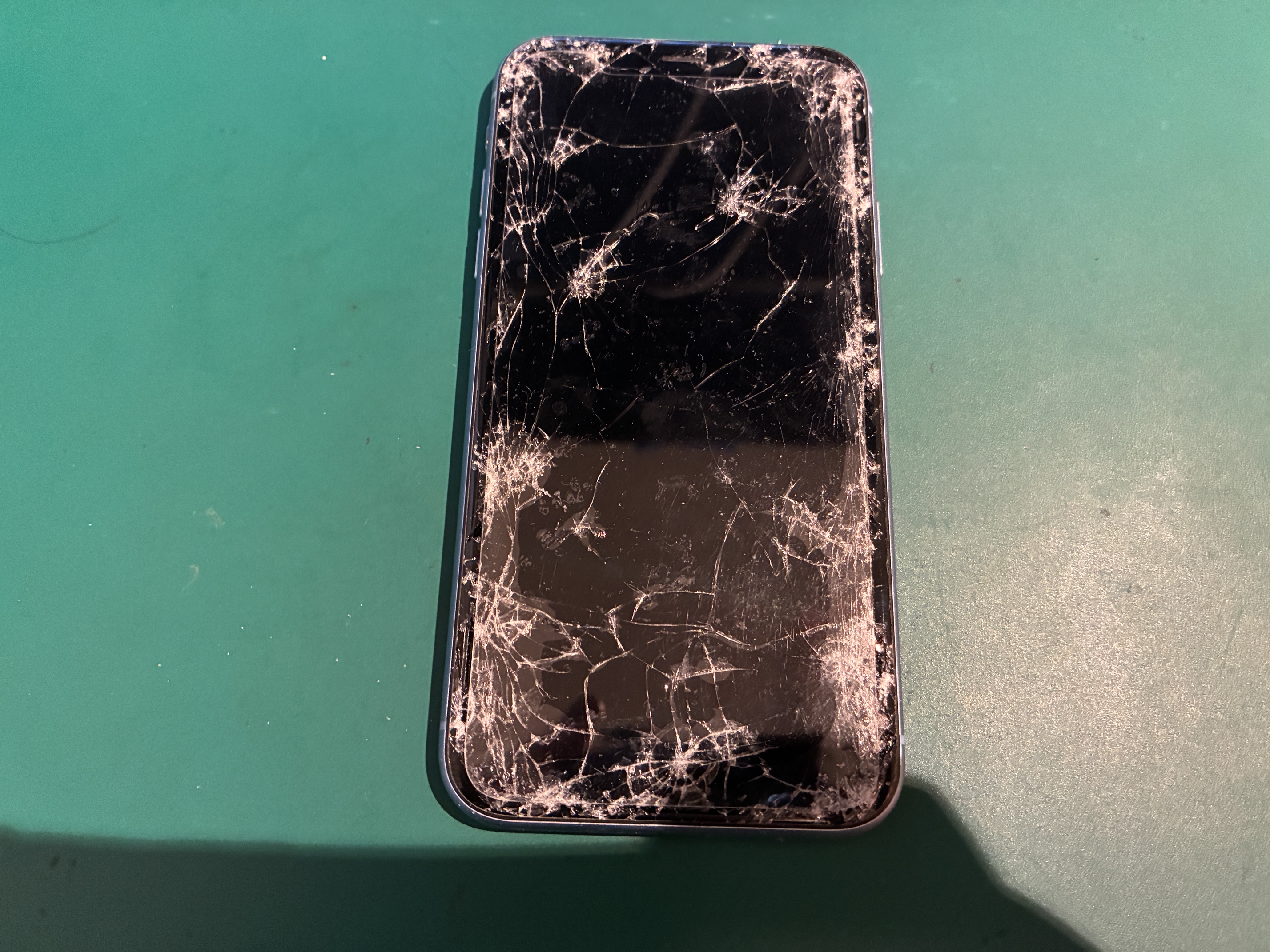 神戸市からお越しのお客様よりiPhoneXRの画面交換をご依頼いただきました！