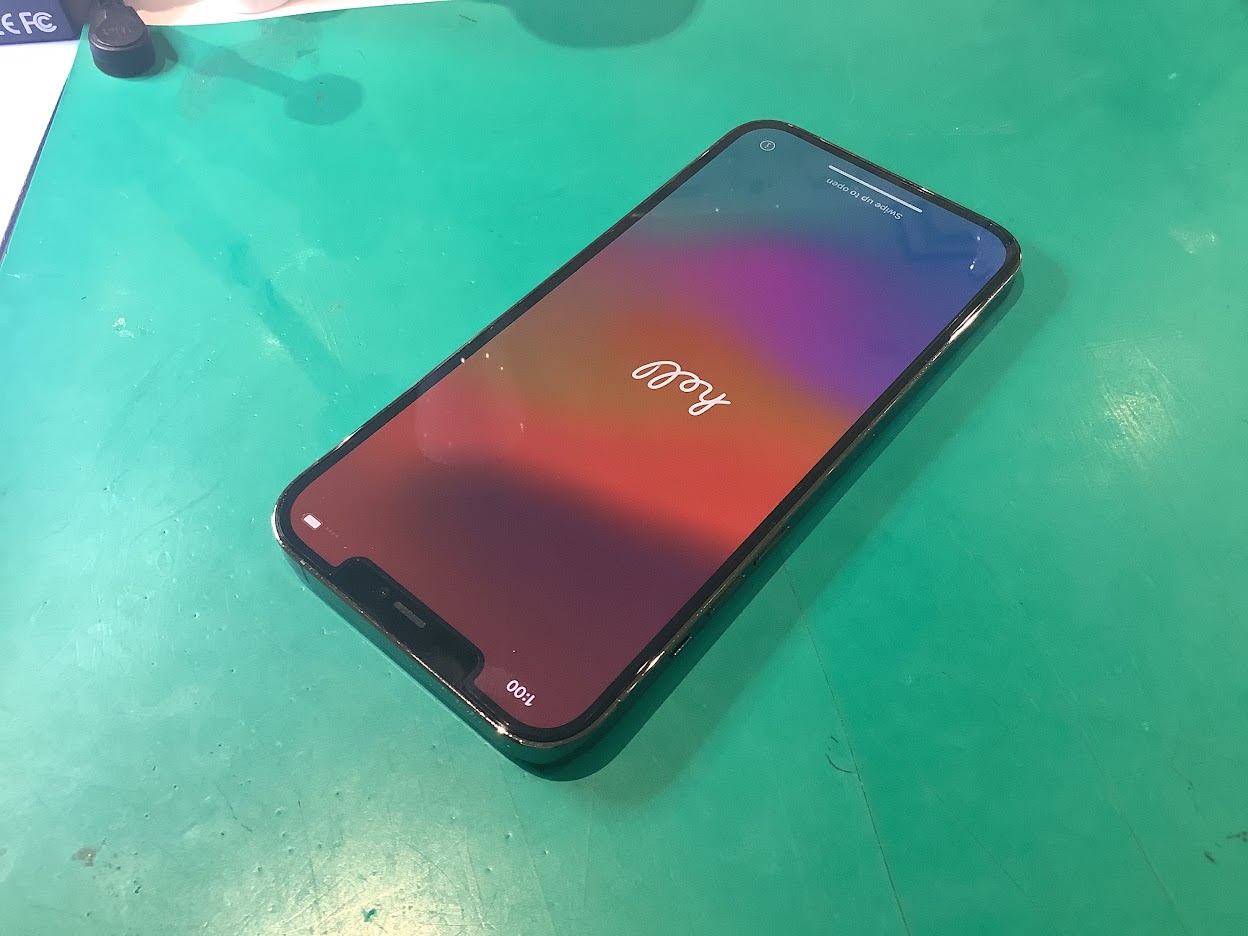 iPhone12の画面交換ならデータをそのまま・最短即日修理のスマホ修理工房ラザウォーク甲斐双葉店へ
