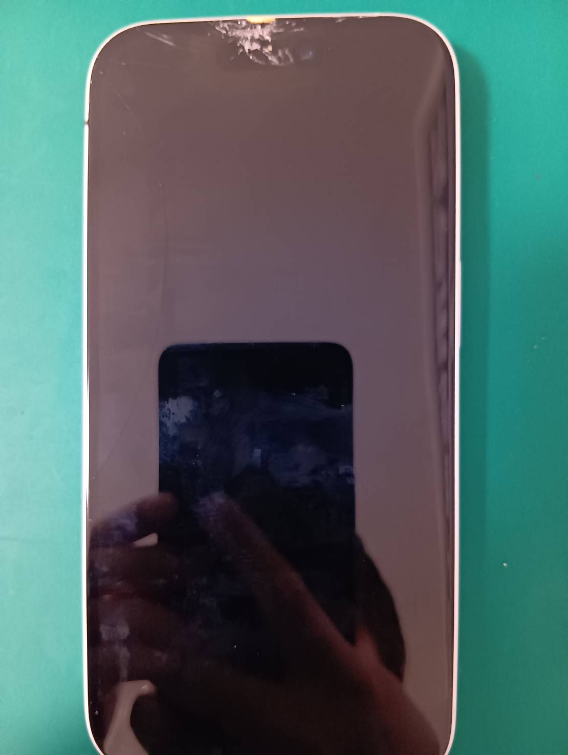 📱iPhone16の画面交換修理を行いました！【スマホ修理工房 茨木店】