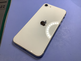 iPhoneSE2のスピーカー交換ならデータをそのまま・最短即日修理のスマホ修理工房ラザウォーク甲斐双葉店へ