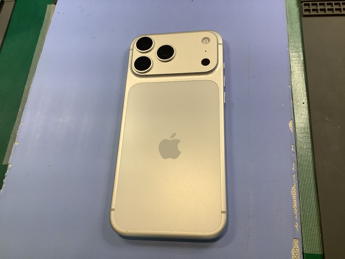 iPhone17ProMaxの画面交換ならデータをそのまま・最短即日修理のスマホ修理工房ラザウォーク甲斐双葉店へ