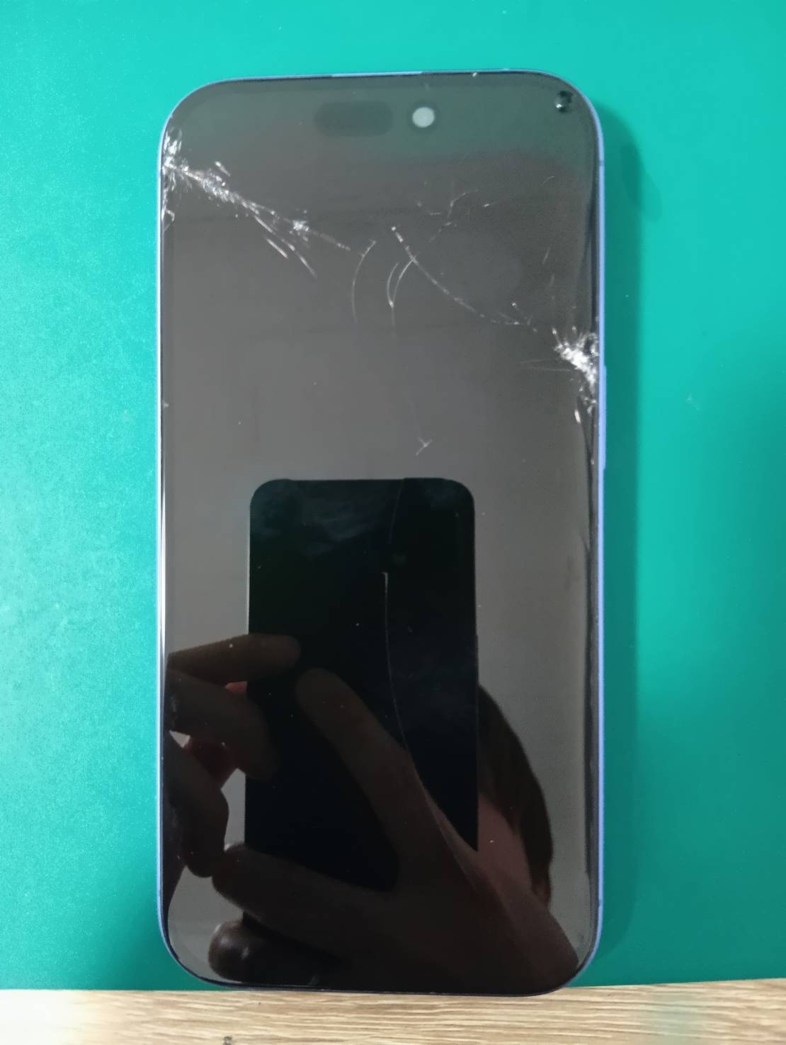 【iPhone16】画面が真っ暗…！？液晶故障による画面交換修理を行いました！📱⚡