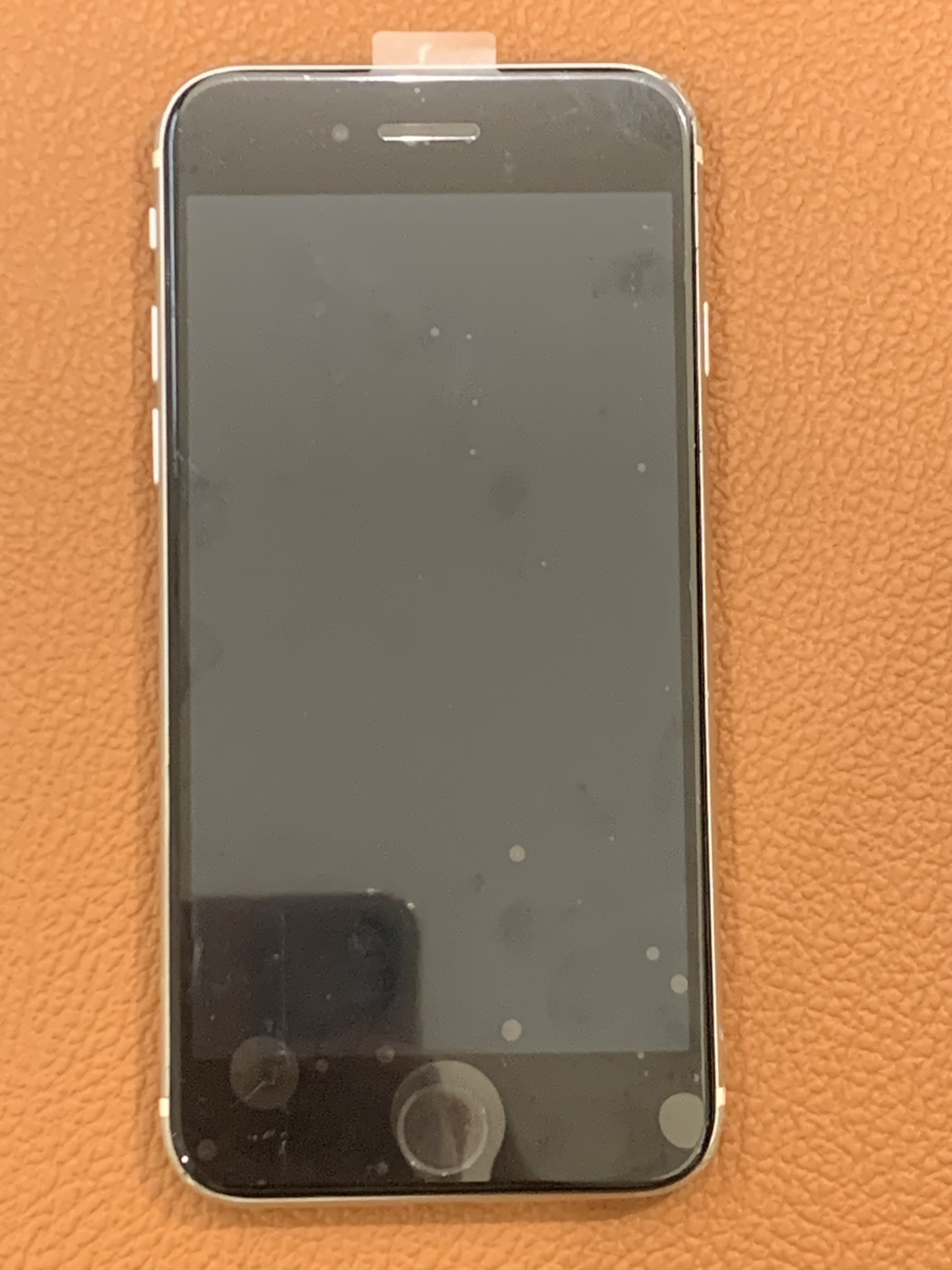 液晶が破損してしまったiPhoneSE2（アイフォン）の画面交換承りました！！