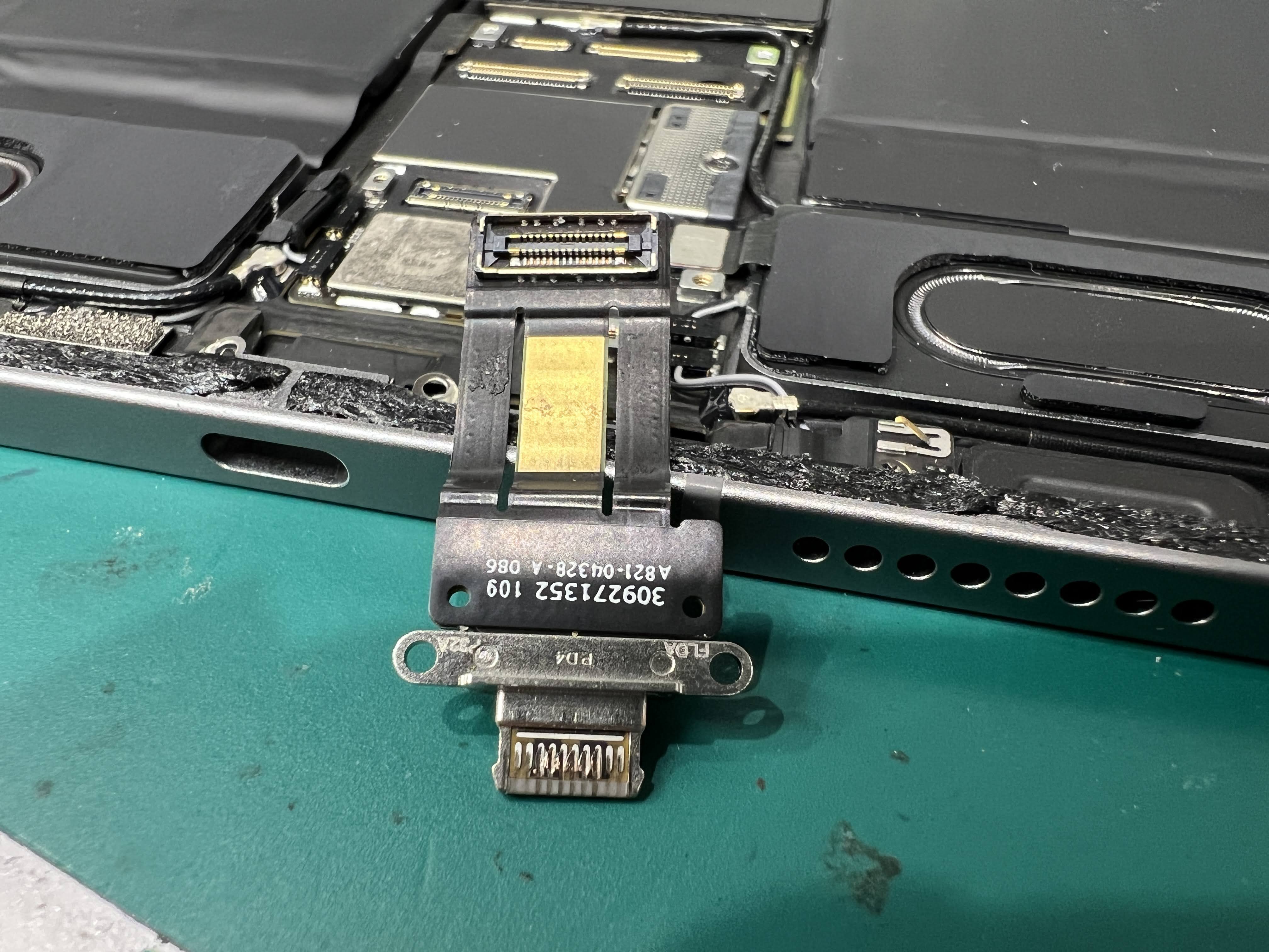 iPad Pro 11 第4世代 充電不良の原因は？コネクター交換で改善