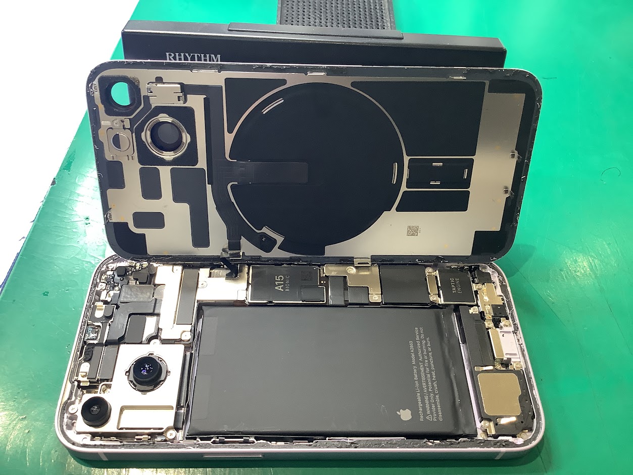 iPhone14のバッテリー交換ならデータをそのまま・最短即日修理のスマホ修理工房ラザウォーク甲斐双葉店へ！