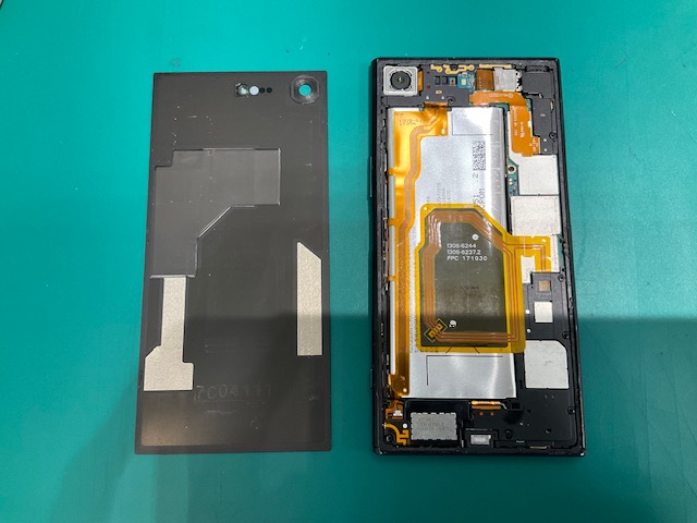 狭山市、川越市、入間市でXperia XZ Premiumの修理ならスマホ修理工房新狭山店まで！