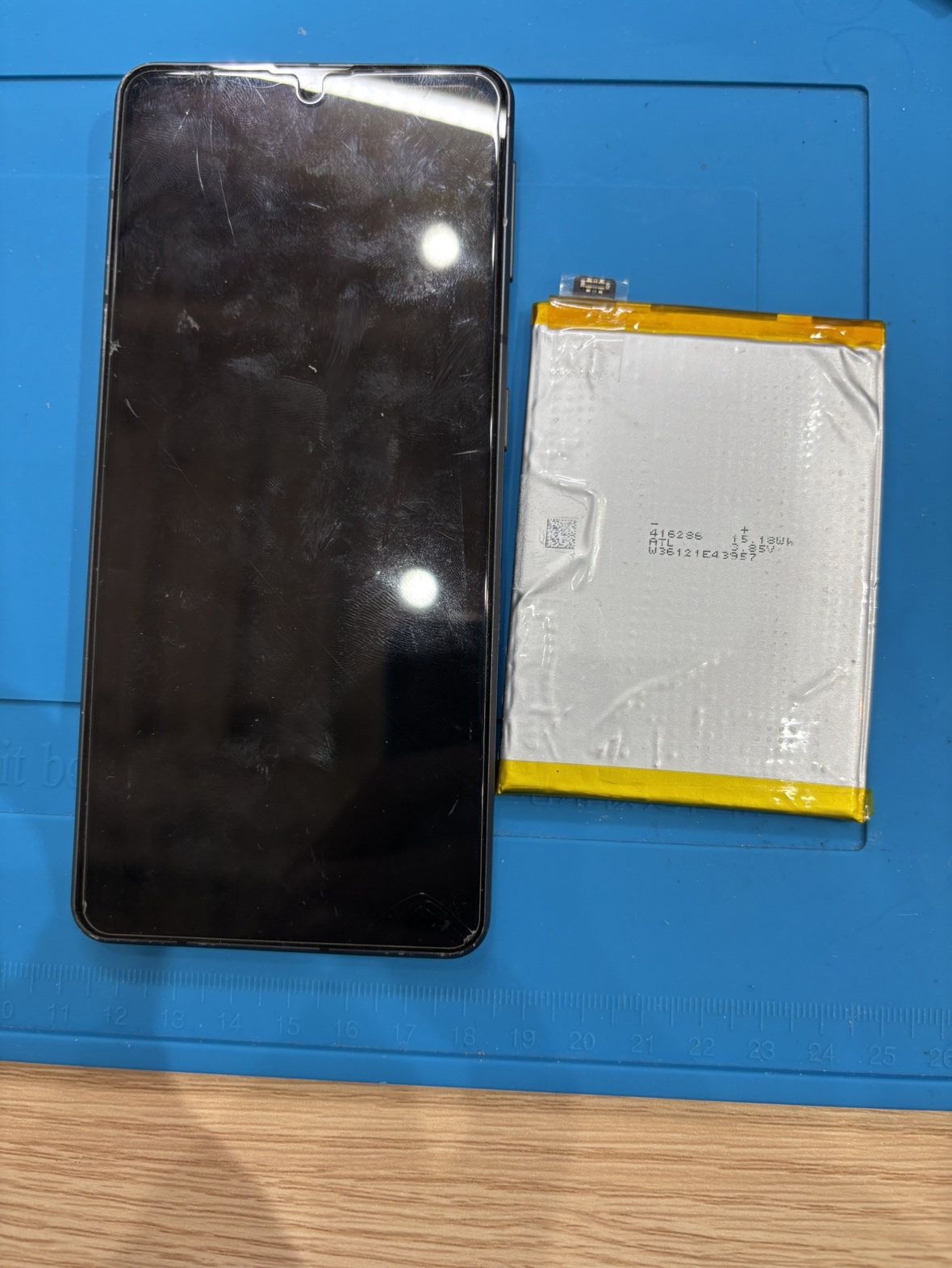 AQUOS sense7のバッテリー交換は最短1時間ほどでお渡しが可能です！【スマホ修理工房 池袋P'パルコ店】