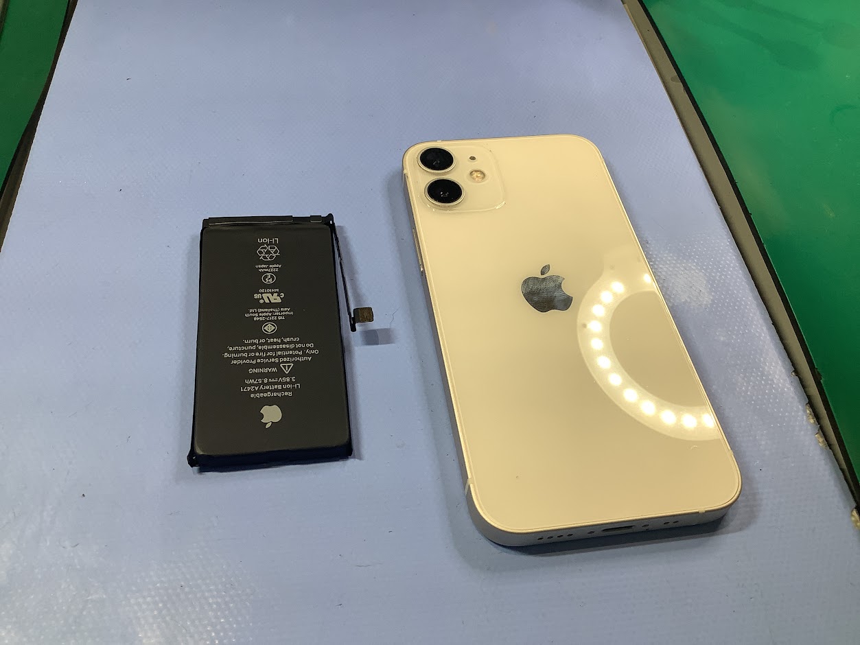 iPhone12のバッテリー交換ならデータをそのまま・最短即日修理のスマホ修理工房ラザウォーク甲斐双葉店へ！