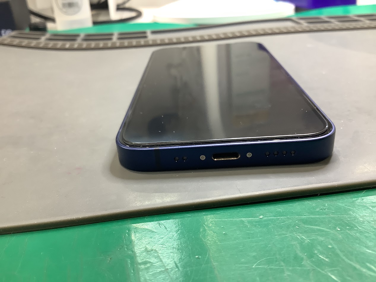 iPhone12miniの画面交換ならデータをそのまま・最短即日修理のスマホ修理工房ウイング上大岡店へ