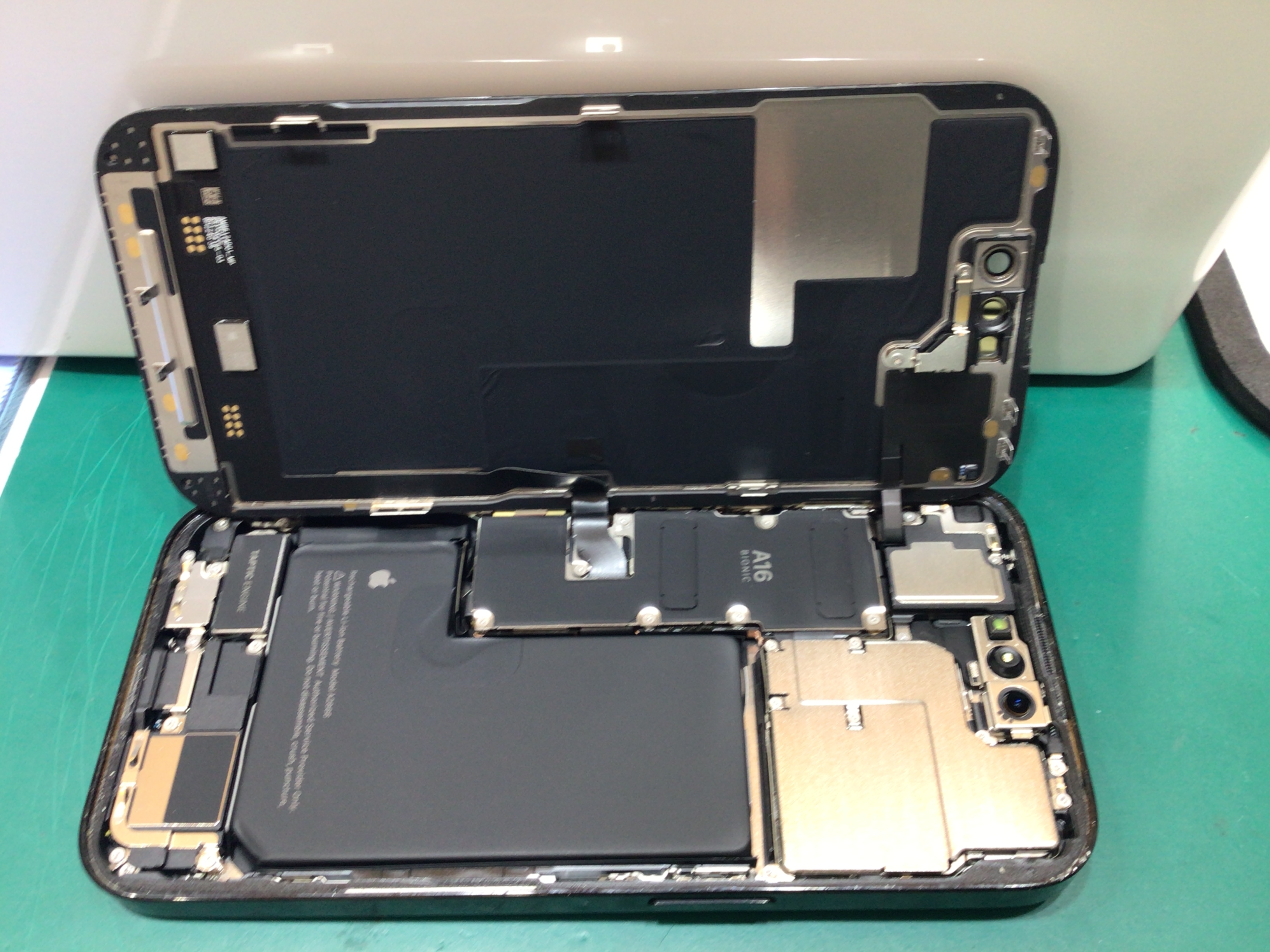 【イーアス高尾】iPhone14Pro　のバッテリー交換（データそのまま！）｜電池がすぐ減る症状を最短60分で改善