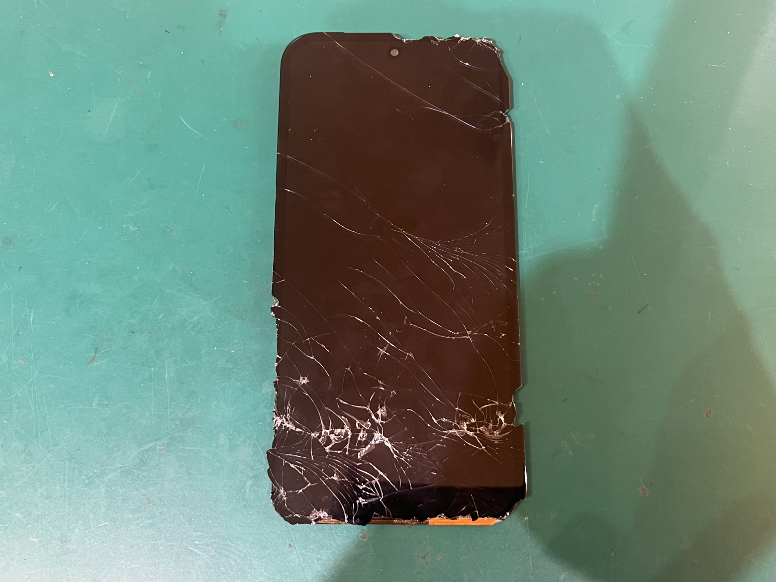 Google Pixel 8a　液晶不良修理前　画面表示不良の状態