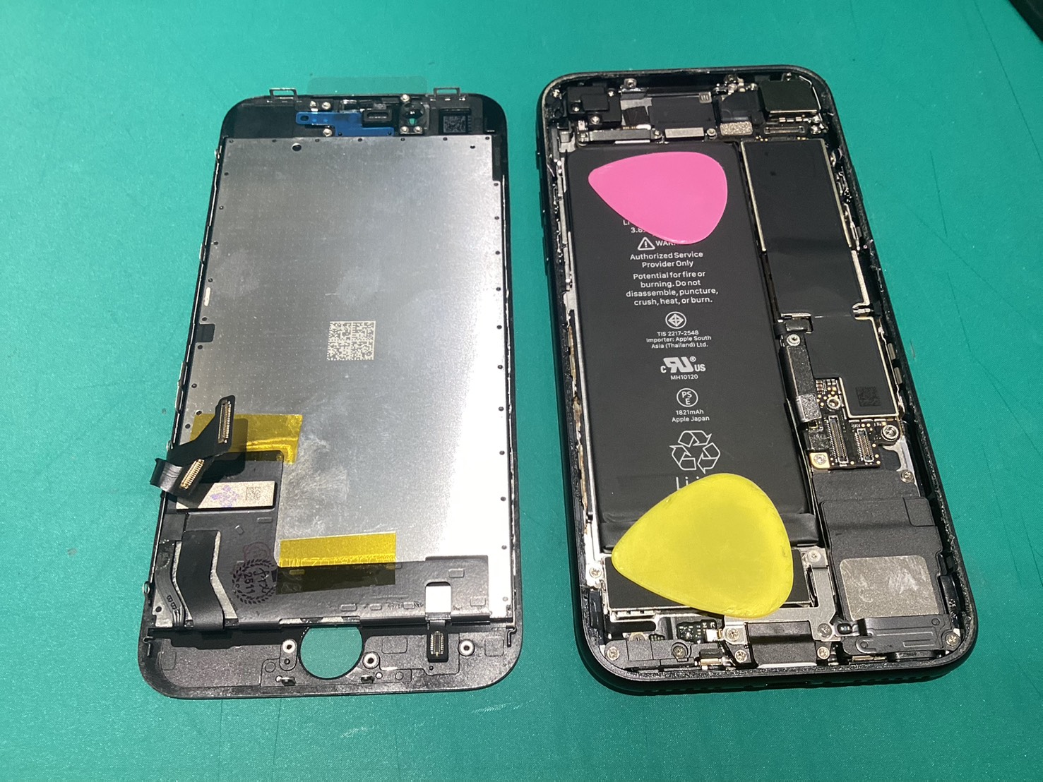 狭山市、川越市、入間市でiPhoneSE2の液晶パネル交換はスマホ修理工房新狭山店にお任せください！