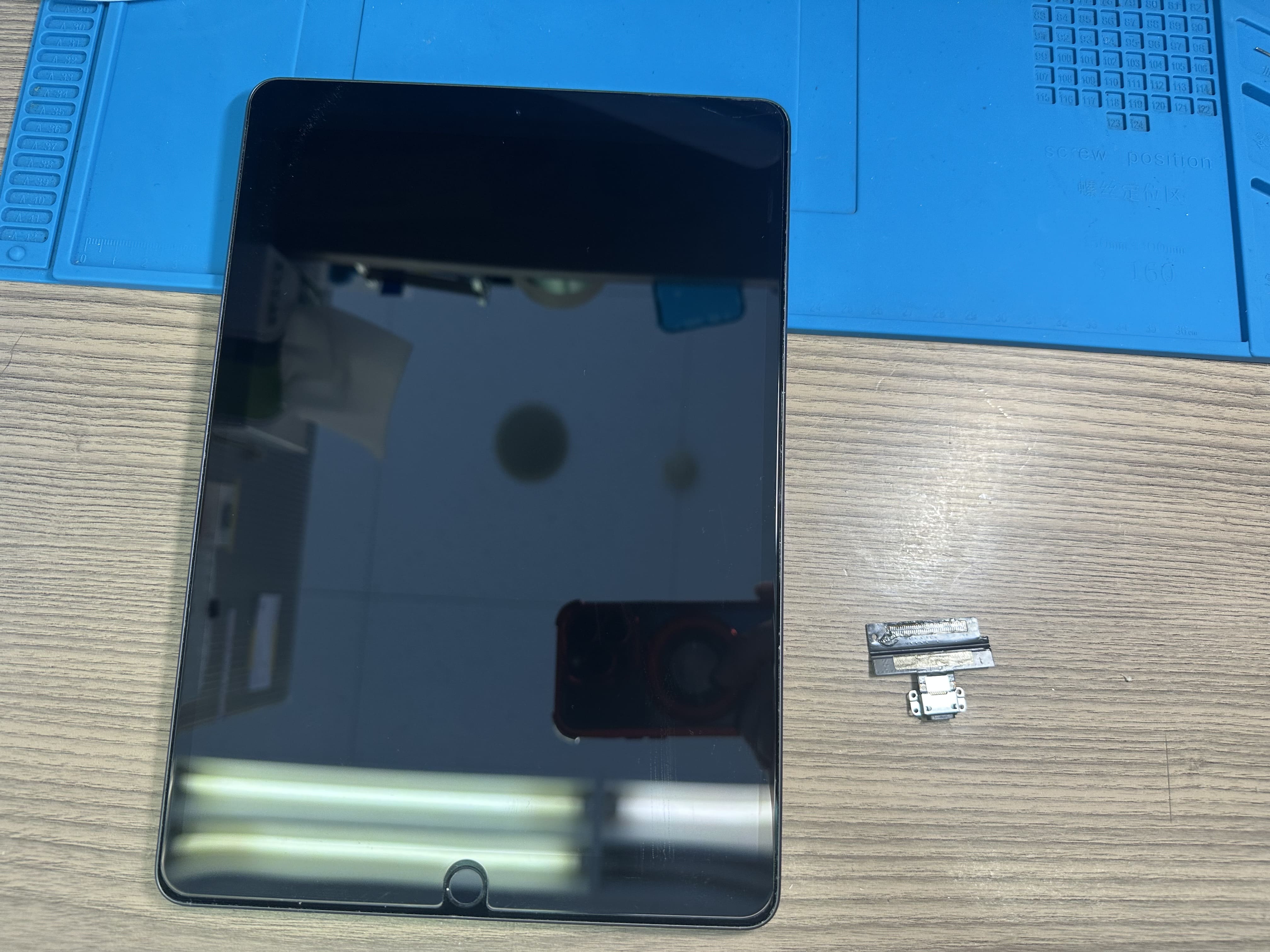 【iPad Air 3】充電ができない、傾けないと充電しない、そんな時はスマホ修理工房カインズ前橋吉岡店へ！