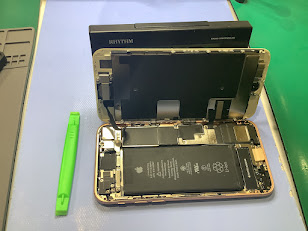 iPhoneSE2のバッテリー交換ならデータをそのまま・最短即日修理のスマホ修理工房ラザウォーク甲斐双葉店へ