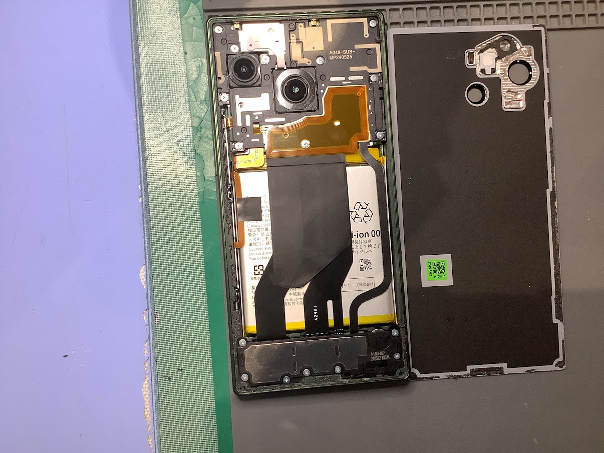 AQUOSR7のバッテリー交換ならデータをそのまま・最短即日修理のスマホ修理工房ウィング上大岡店へ