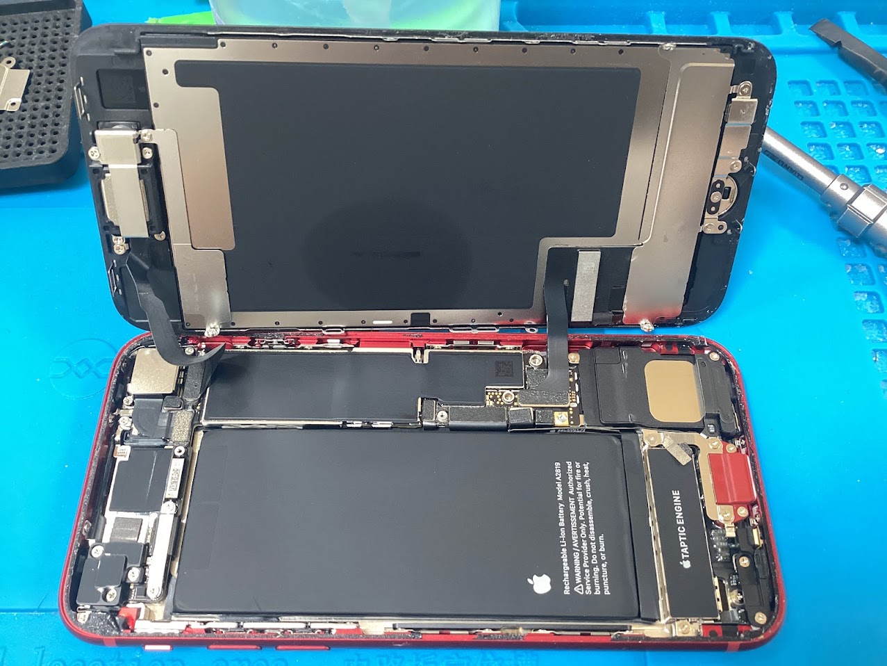 iPhoneSE3のバッテリー交換ならデータそのまま修理可能なスマホ修理工房錦糸町店へ！