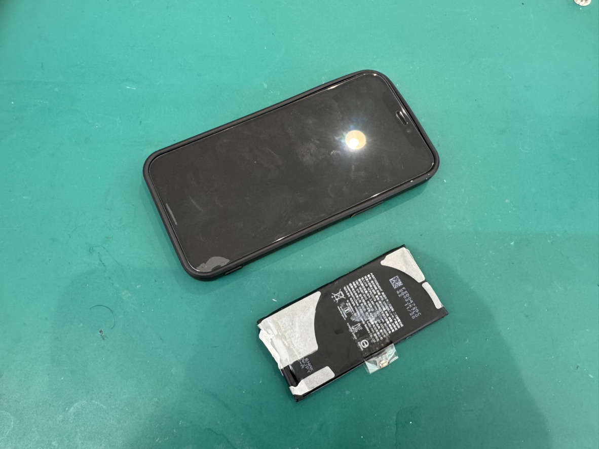iPhone12mini電池交換！横須賀の修理工房