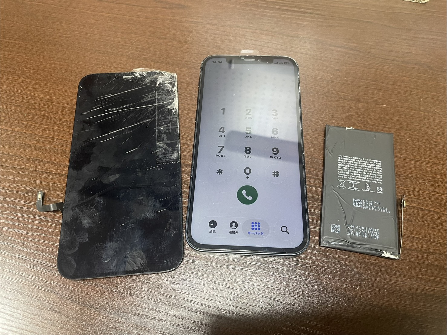 iPhone12　自転車で轢いてしまい傷だらけに【スマホ修理工房ミーツ国分寺店】