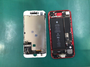iPhone7の画面交換ならデータをそのまま・最短即日修理のスマホ修理工房ラザウォーク甲斐双葉店へ