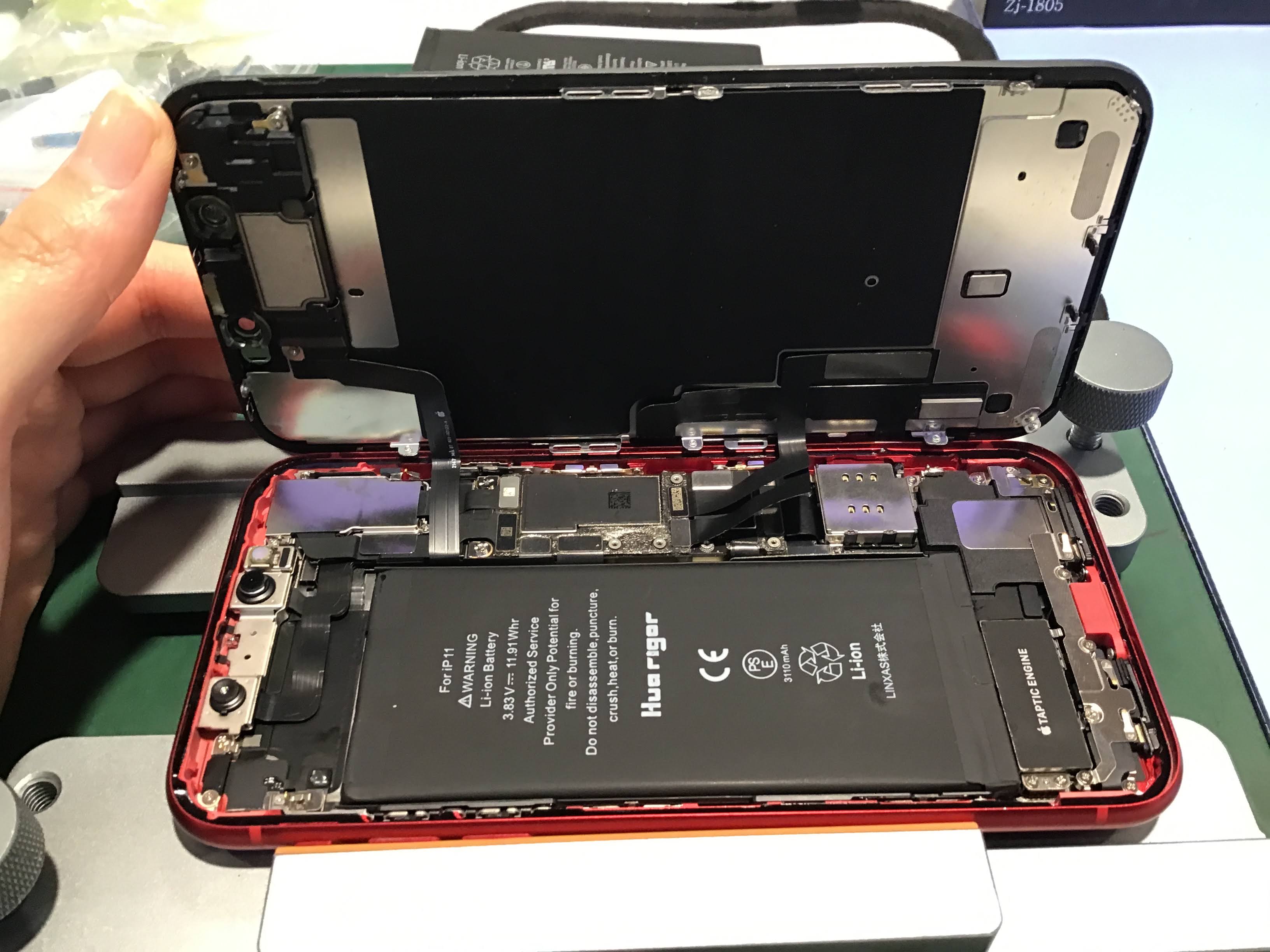 iPhone11ならデータをそのまま・最短即日修理のスマホ修理工房秋津店にご相談ください！