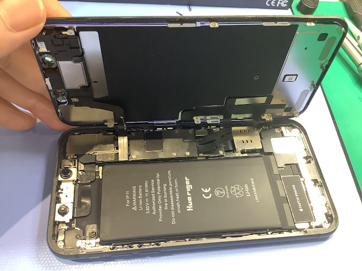 iPhone11のバッテリー交換ならデータをそのまま・最短即日修理のスマホ修理工房西八王子店へ