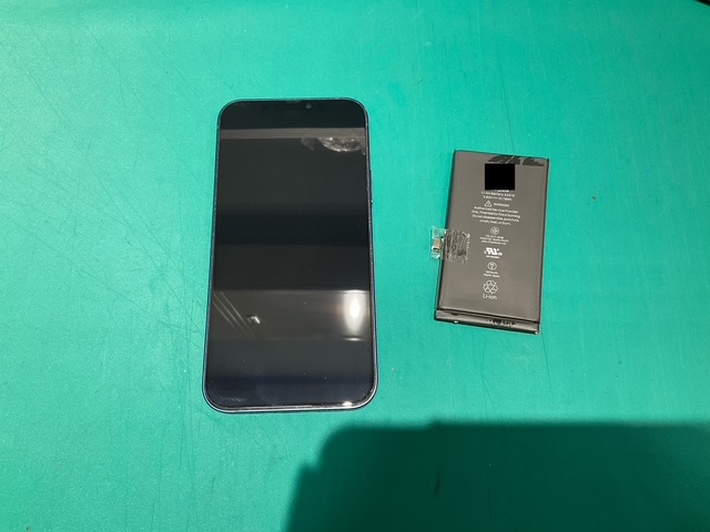 iPhone12 バッテリー交換修理　スマホ修理工房新狭山店