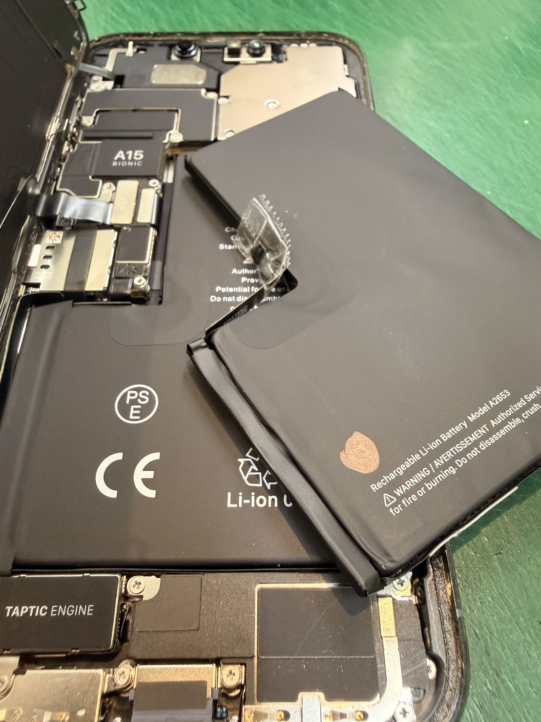iPhone13Promaxのバッテリー膨張の交換を行いました！　－スマホ修理工房和光北口店-