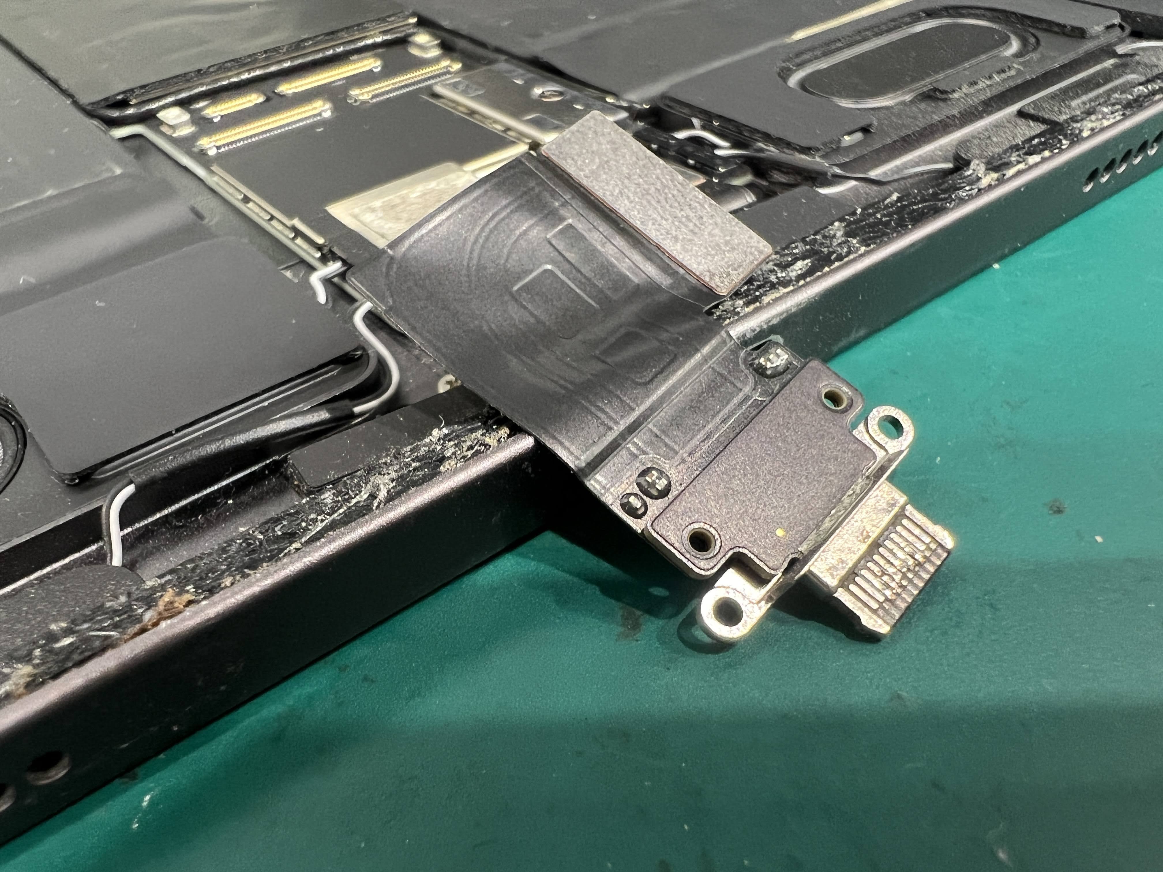 iPad Pro 11インチ 第2世代 充電不良で起動不可｜充電コネクター交換修理事例