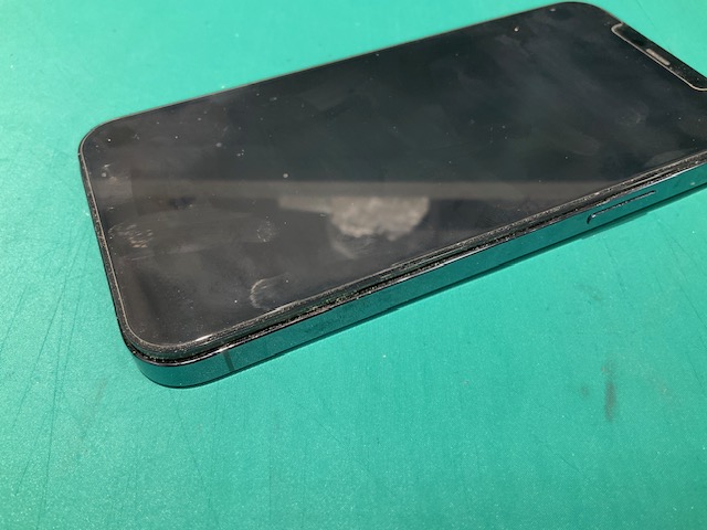 iPhone12Pro バッテリー膨張で電源が落ちてしまう！バッテリー交換修理　スマホ修理工房新狭山店
