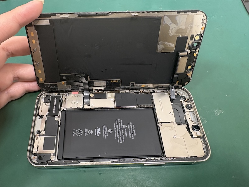 iPhone12Pro 水が入ったバケツの中に落として起動をしなくなった😰