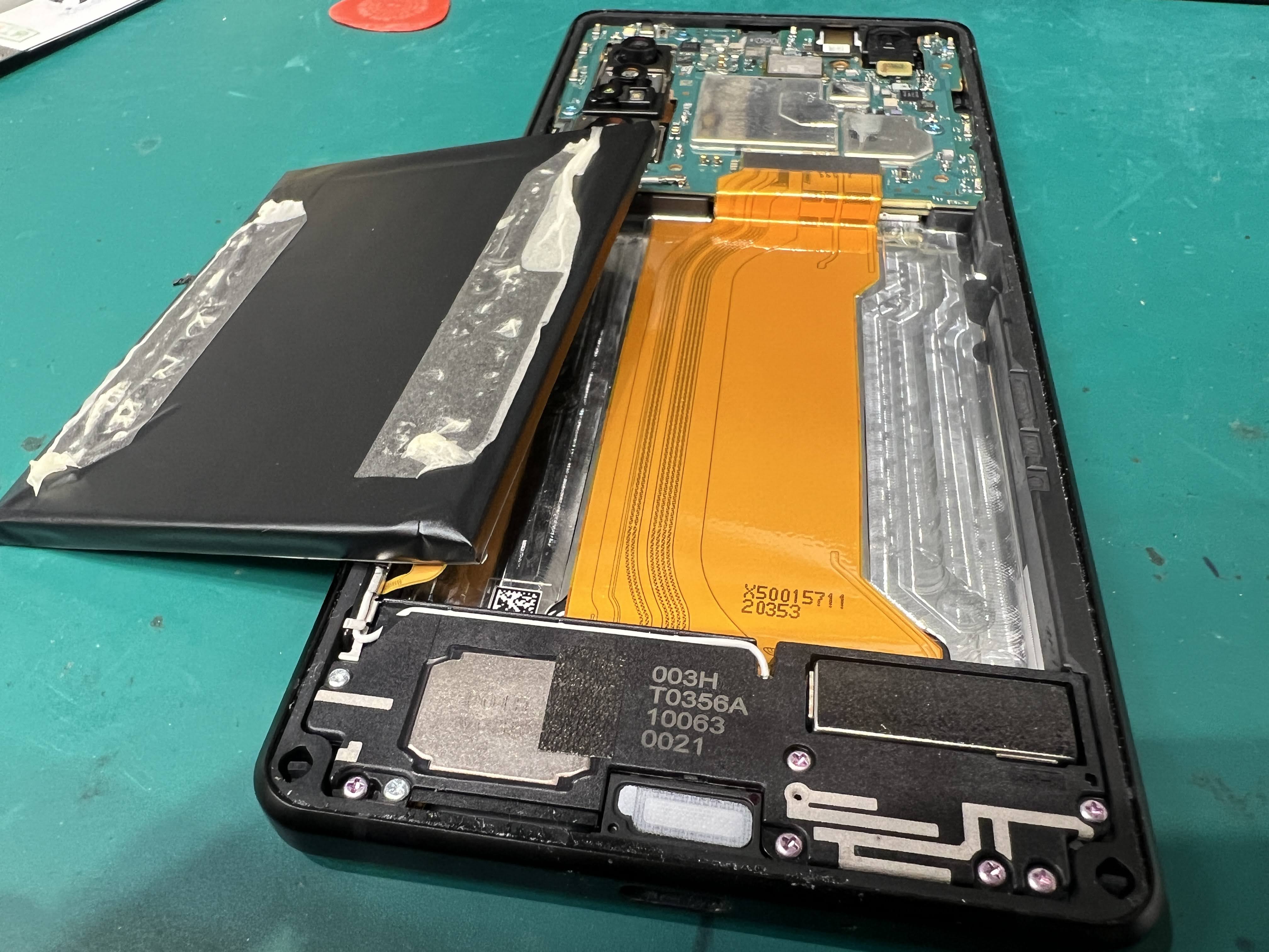 Xperia1Ⅱ バッテリー持ちが悪化｜長年使用した端末の電池交換修理