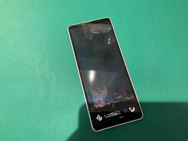 Xperia10Ⅳ　液晶がほとんど見えない状態に…　『液晶パネル交換修理』　スマホ修理工房新狭山店