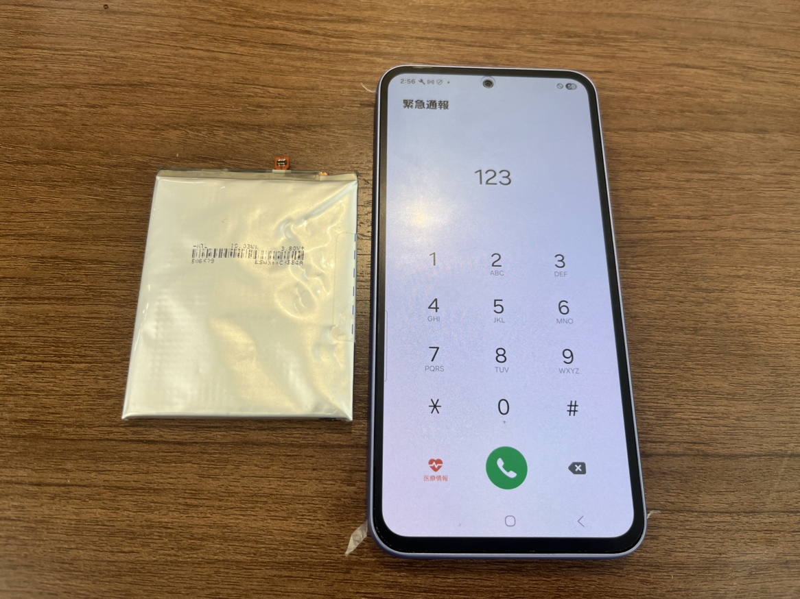 【Galaxy A54 5G バッテリー交換】バッテリー膨張も当店へおまかせください！