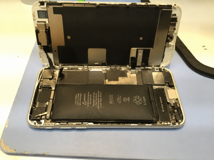 iPhoneのバッテリー交換は、データそのまま・即日修理のスマホ修理工房京王聖蹟桜ヶ丘ショッピングセンターB館店へ！