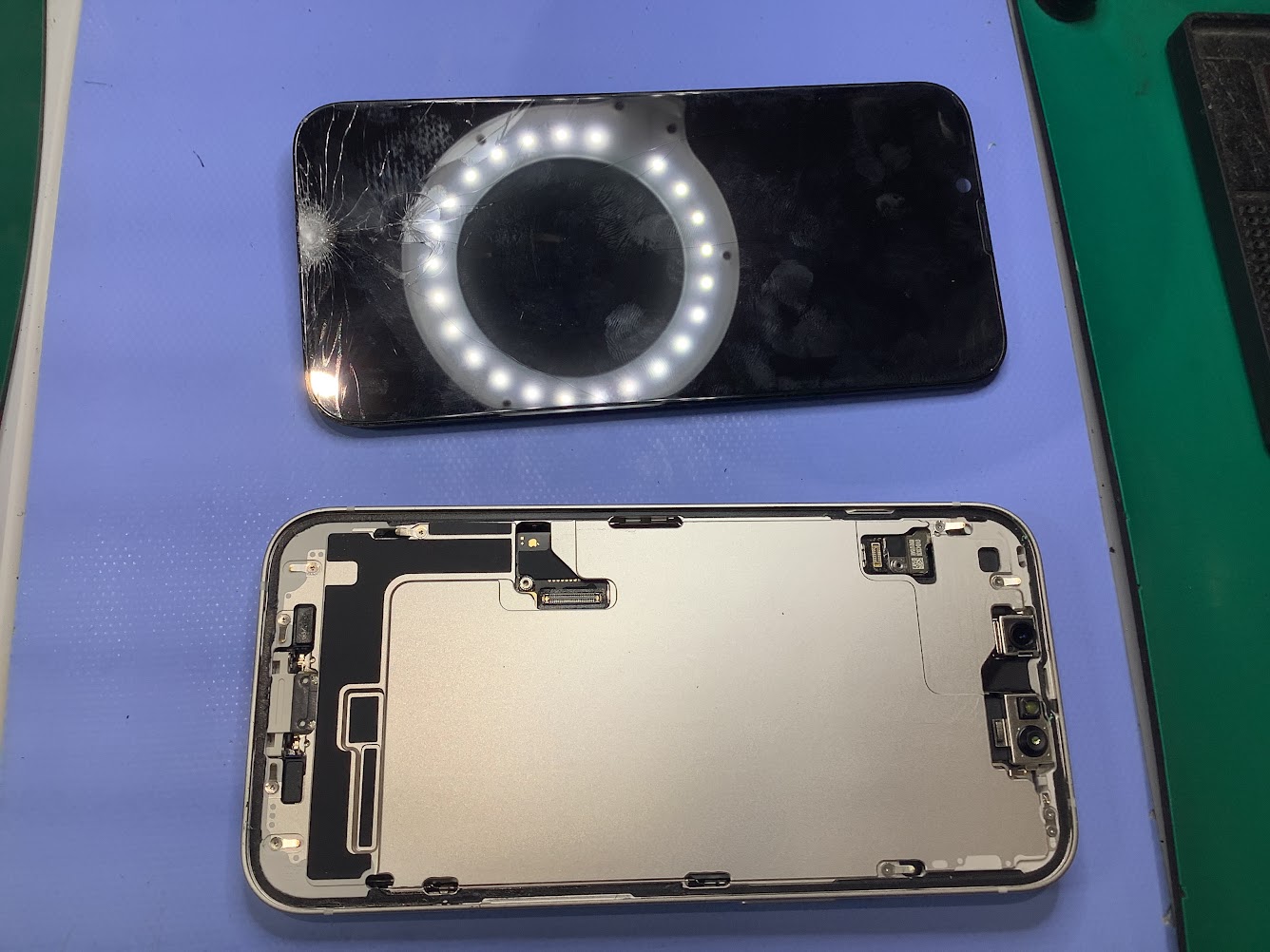 iPhone14の画面交換ならデータをそのまま・最短即日修理のスマホ修理工房ラザウォーク甲斐双葉店へ
