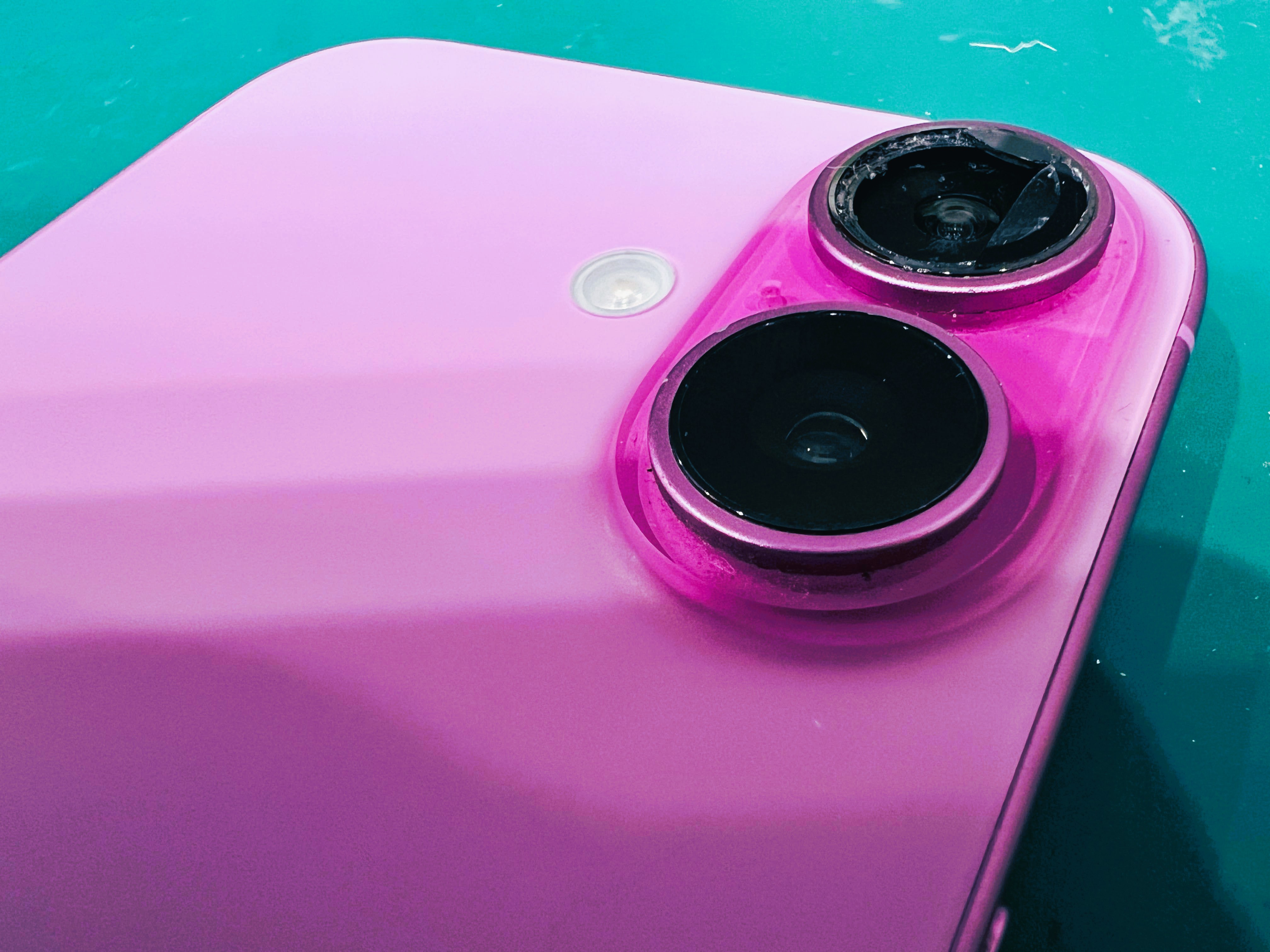 📸iPhone16のアウトカメラレンズ割れを修理📸